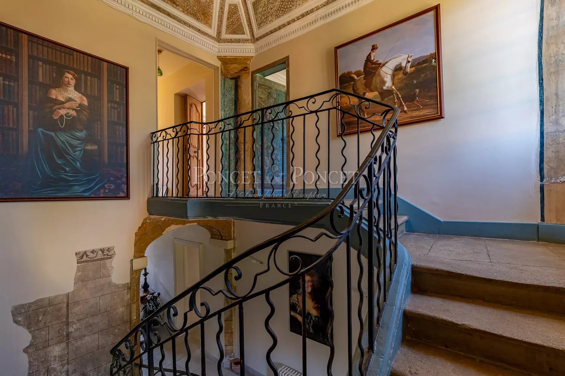 7 Bedroom Villa/Townhouse's Image 3