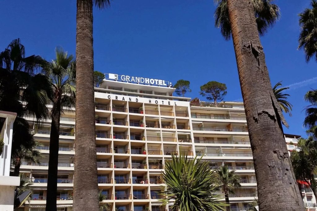 Apartment for sale in Cannes — Luxury Apartment Cannes Croisette | Prestigious Family Legacy Estate