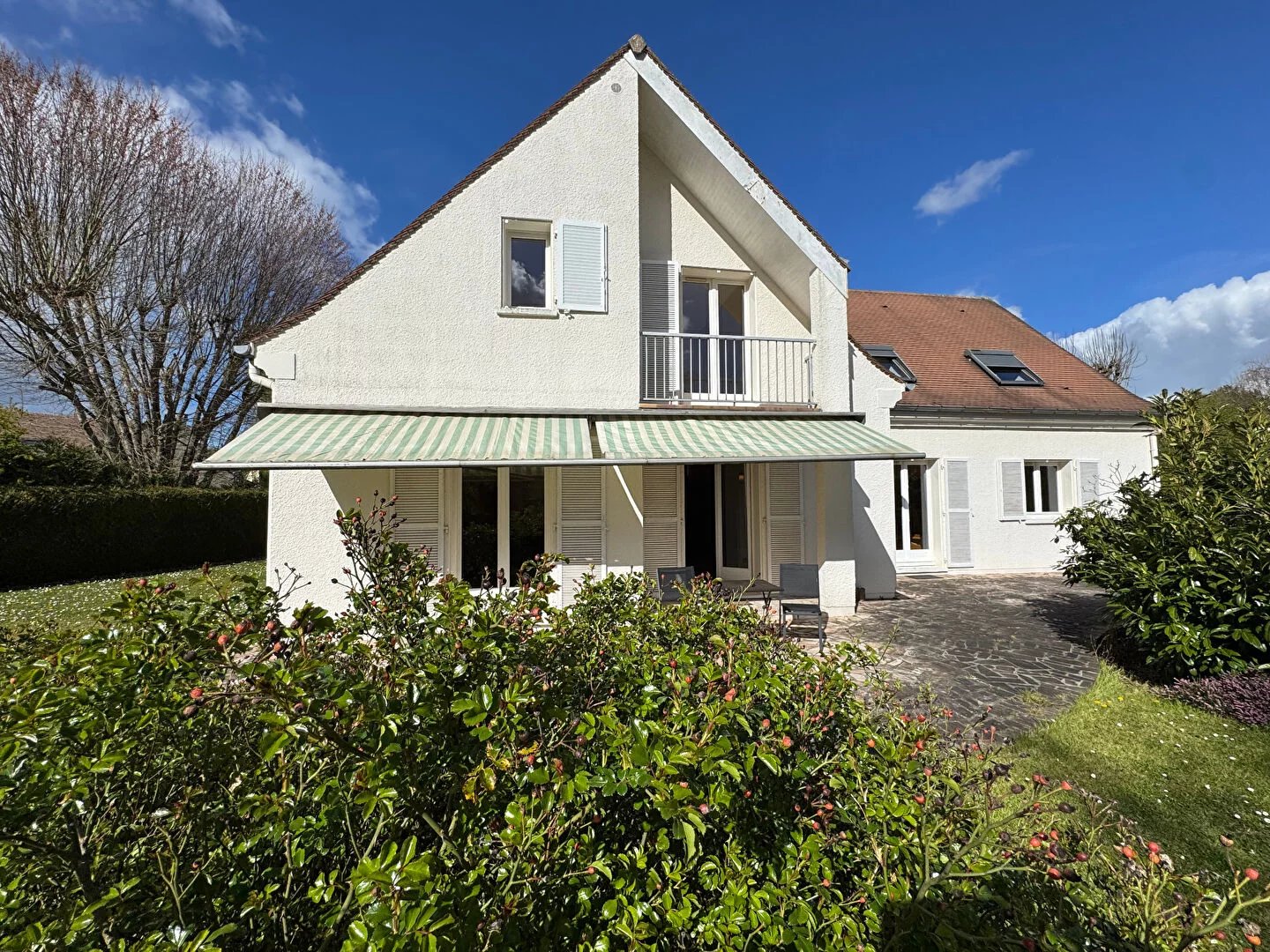 Maison  8 pièce(s) 240 m2