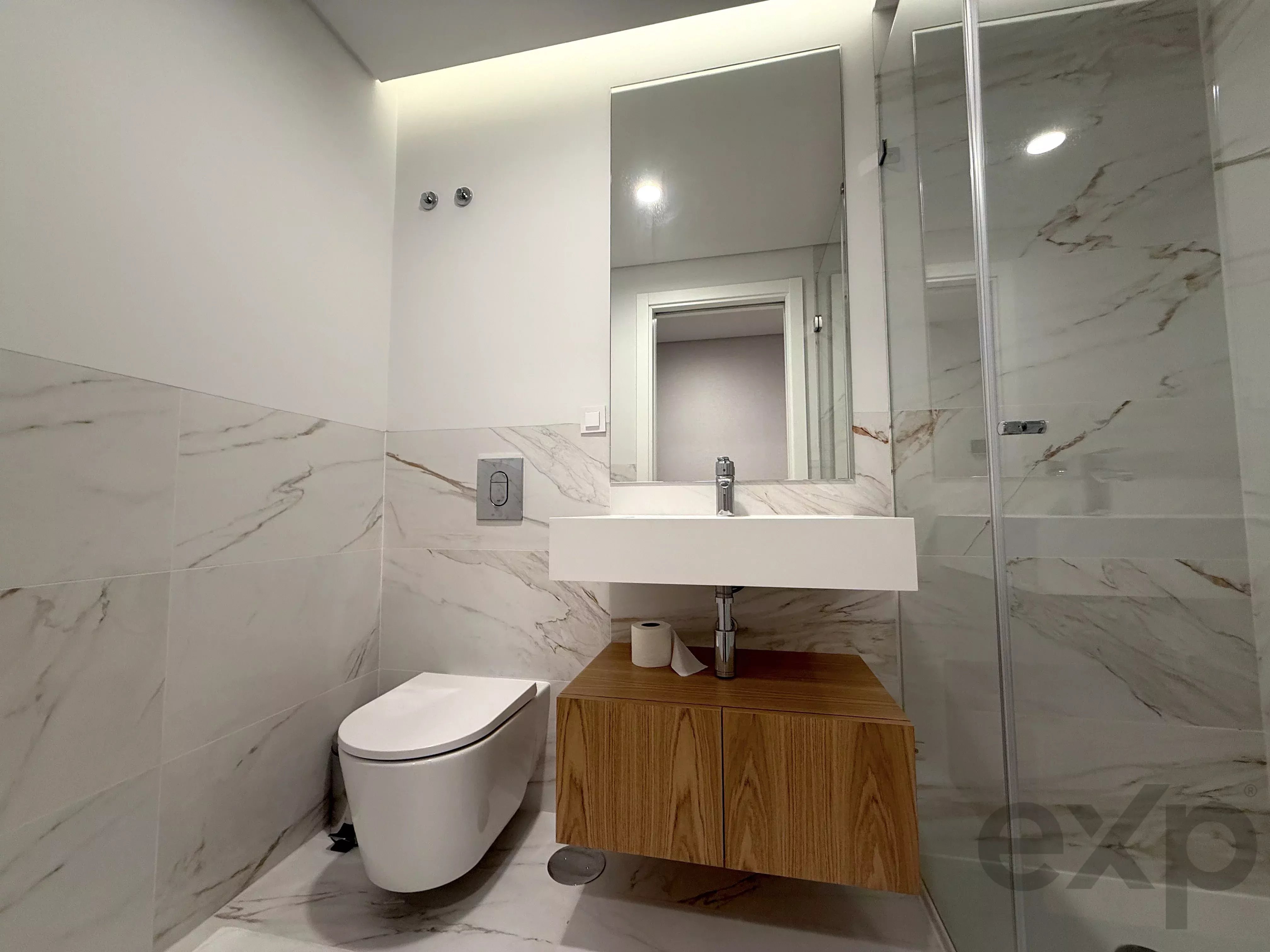 2-BEDR. SUITE, POOL, BALCONY, GARAGE 86647813 image 11