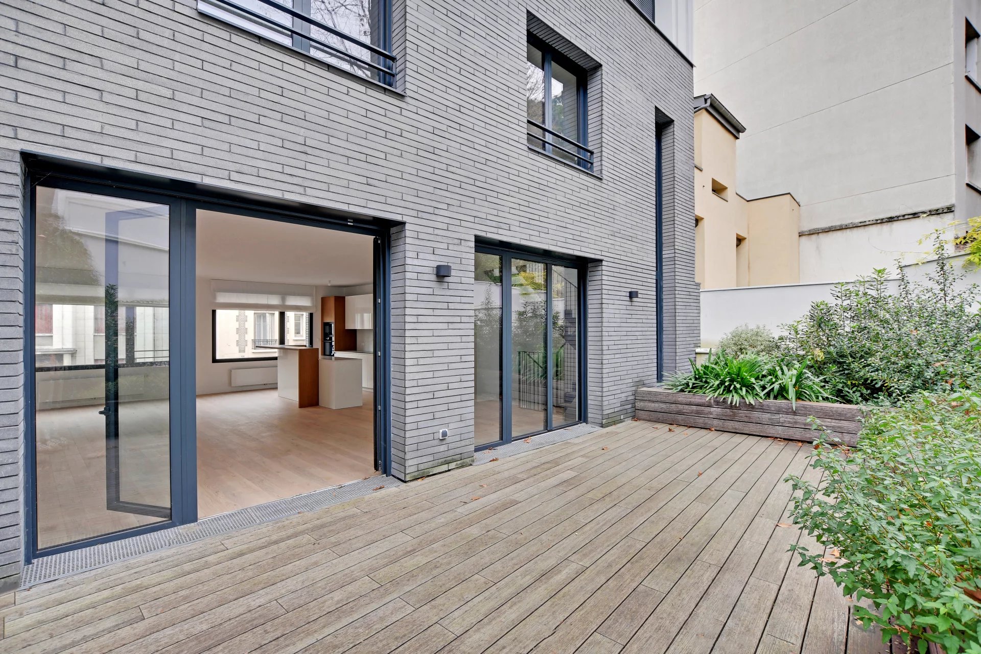 Triplex avec terrasse et jardin