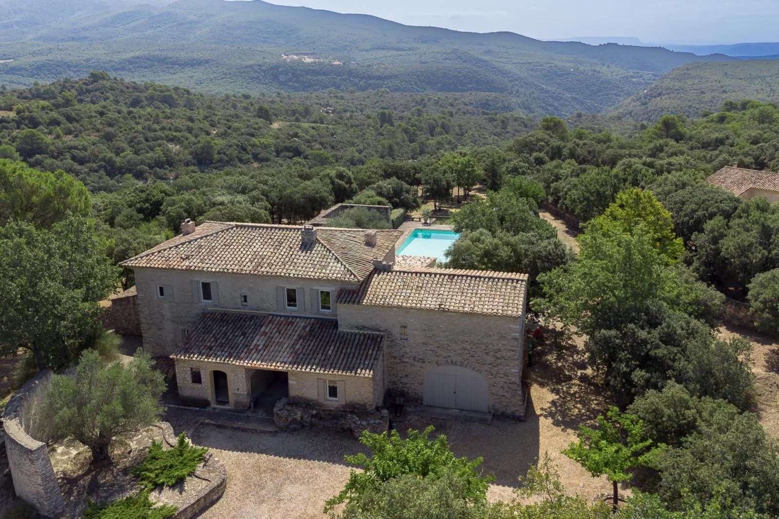 Magnificent property with view in Bonnieux