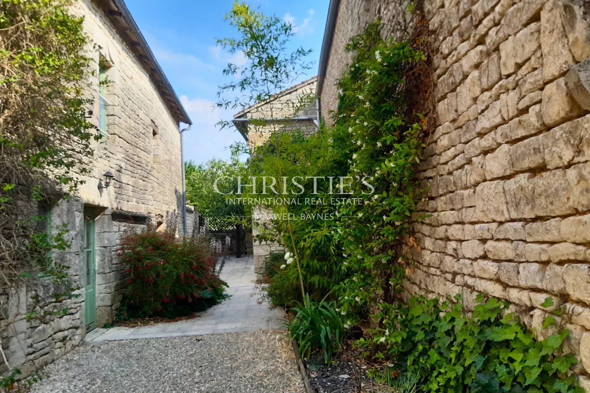 7 Bedroom Villa/Townhouse's Image 25
