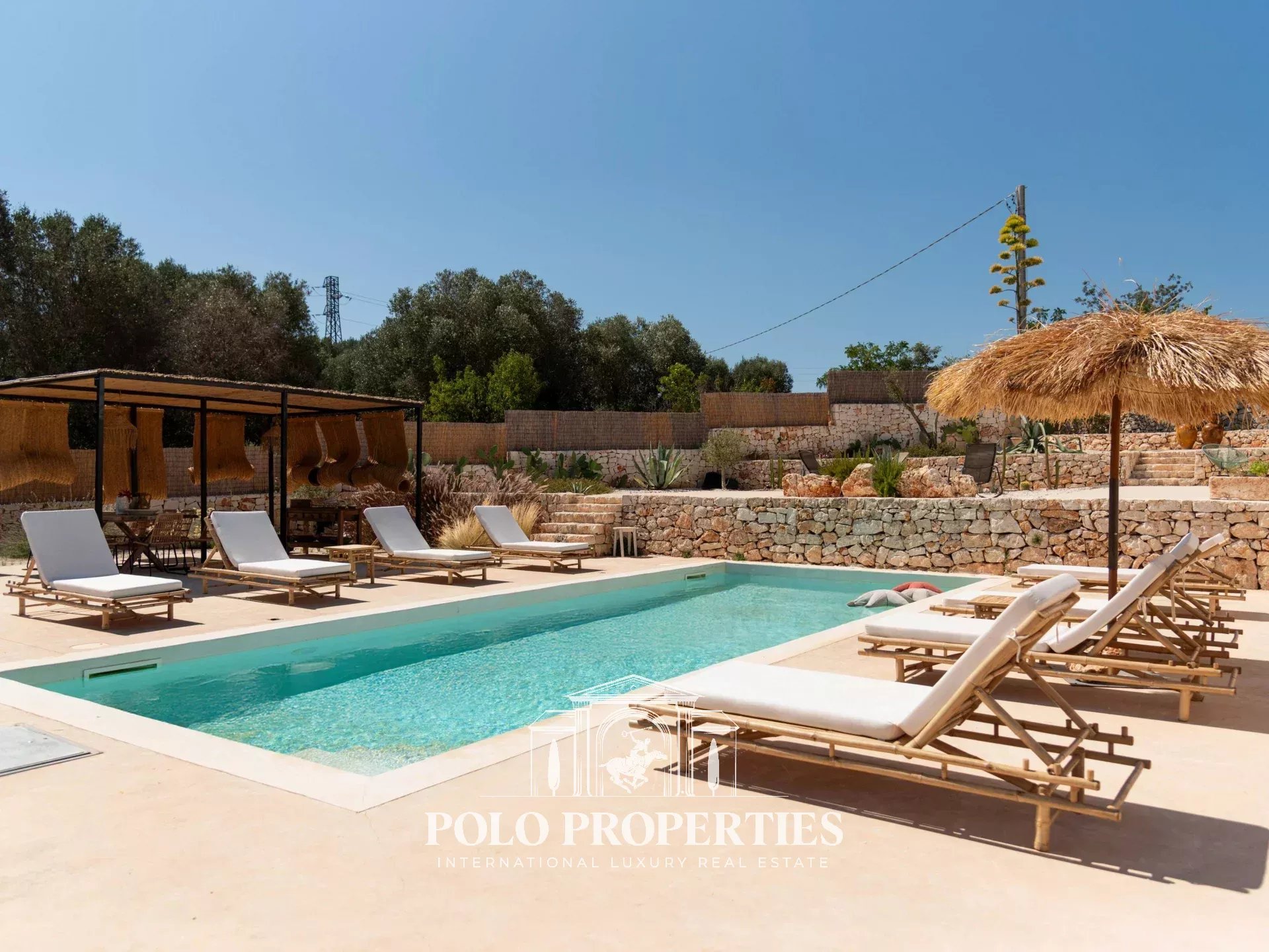 PROPRIETE EXCLUSIVE EN TRULLI ET LAMIE