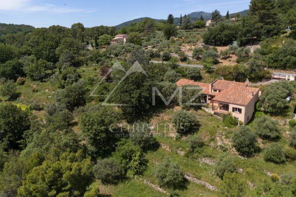 Rare villa to renovate with breathtaking views of the village — photo 1