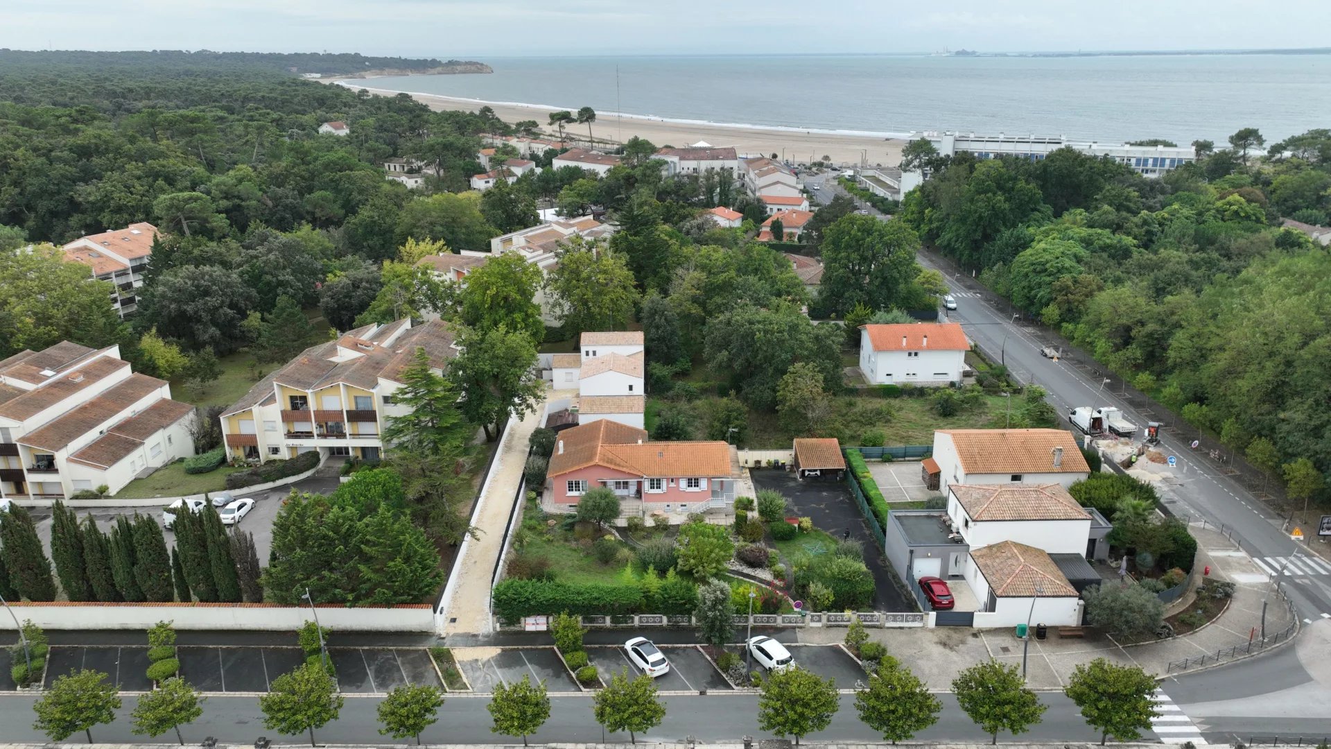Charmant 3 PIÈCES de 69 m² avec balcon et parkings - Photo 5