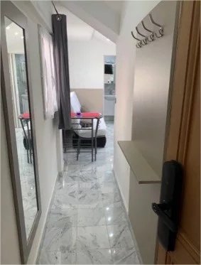 Nice - Alphonse Karr - Studio dernier étage 10 % rentabilité