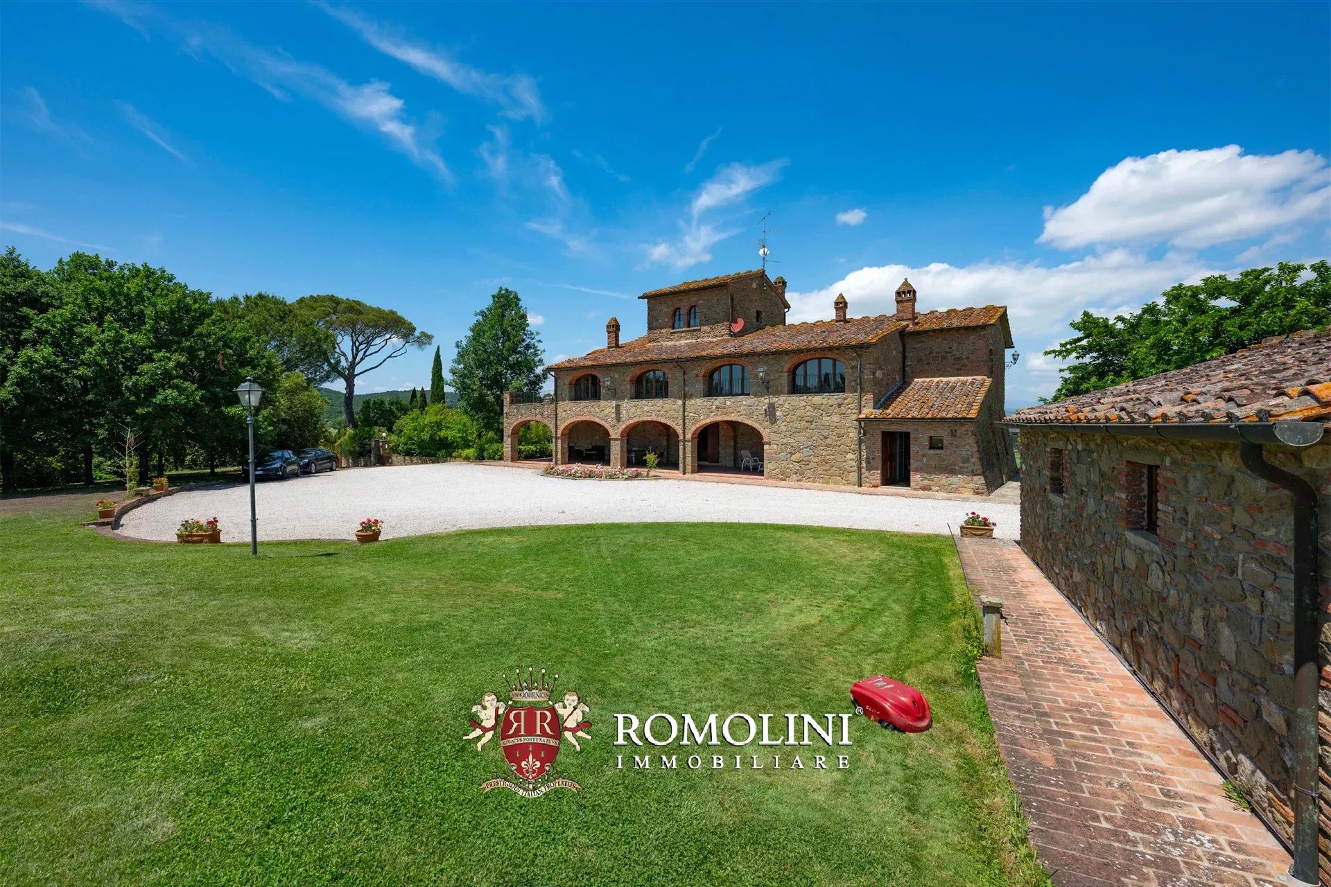 5 Bedroom Villa/Townhouse's Image 4