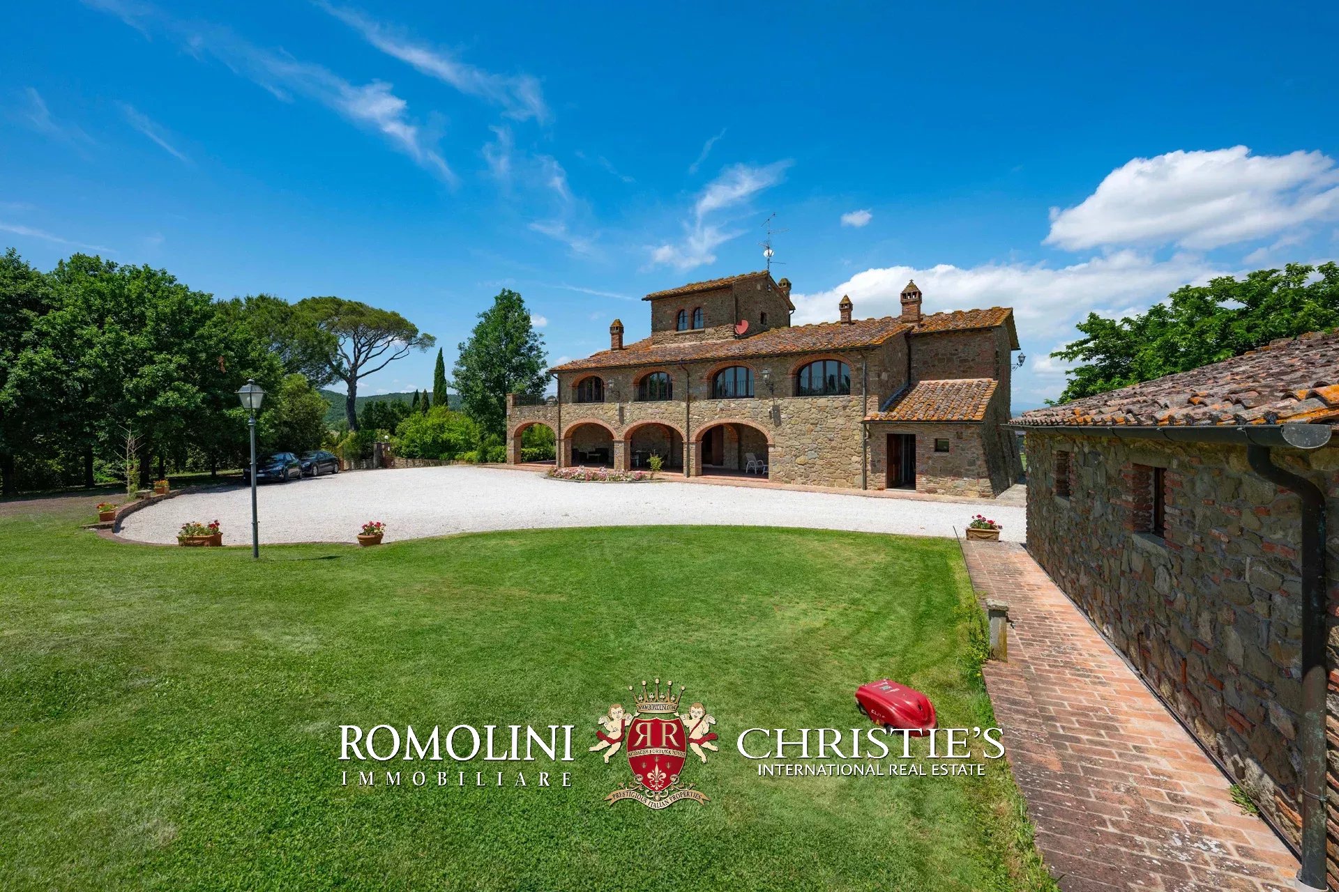 5 Bedroom Villa/Townhouse's Image 4