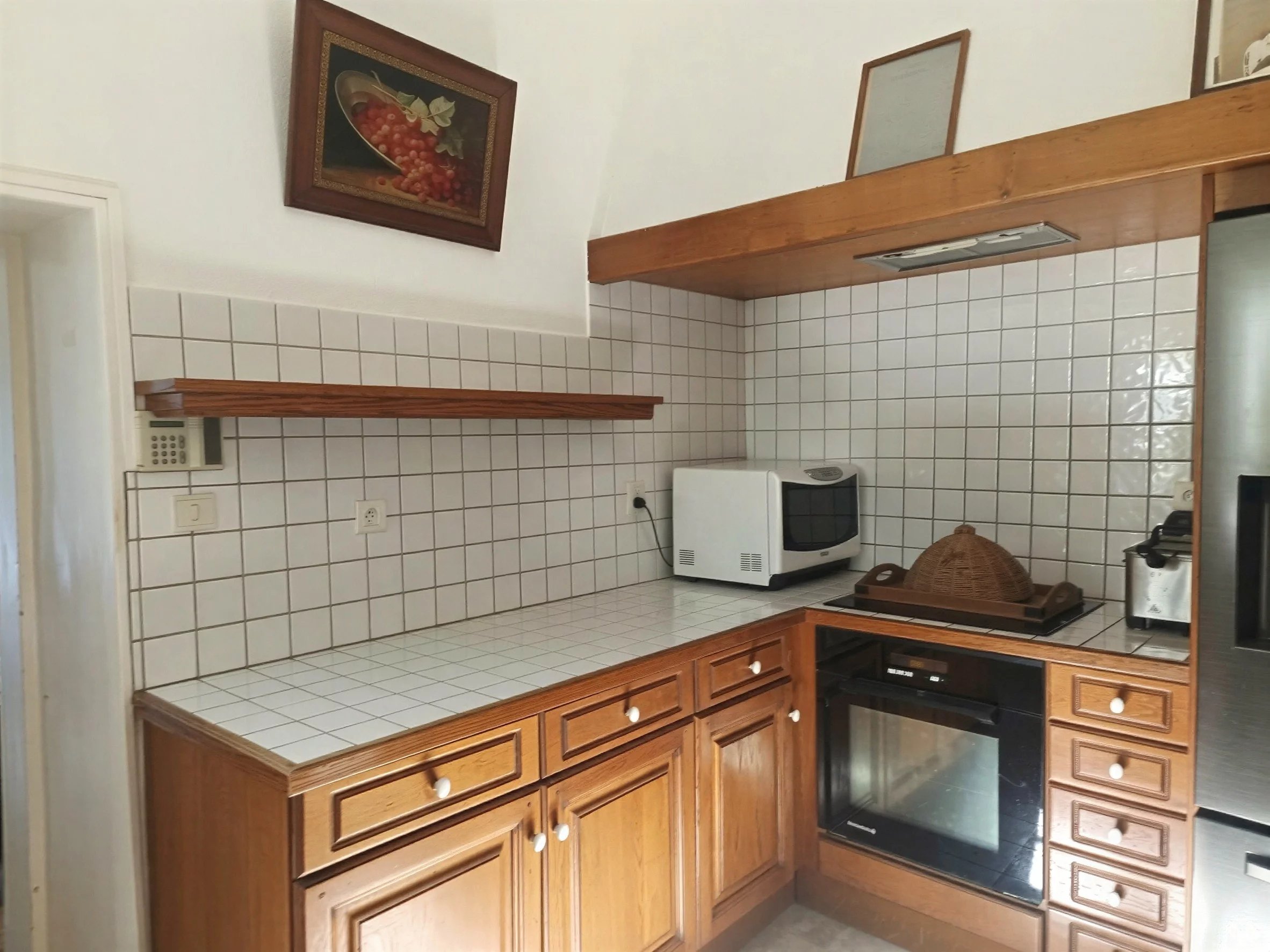MAISON FAMILIALE DE CARACTÈRE AVEC PISCINE ET DE NOMBREUSES DÉPENDANCES — photo 14