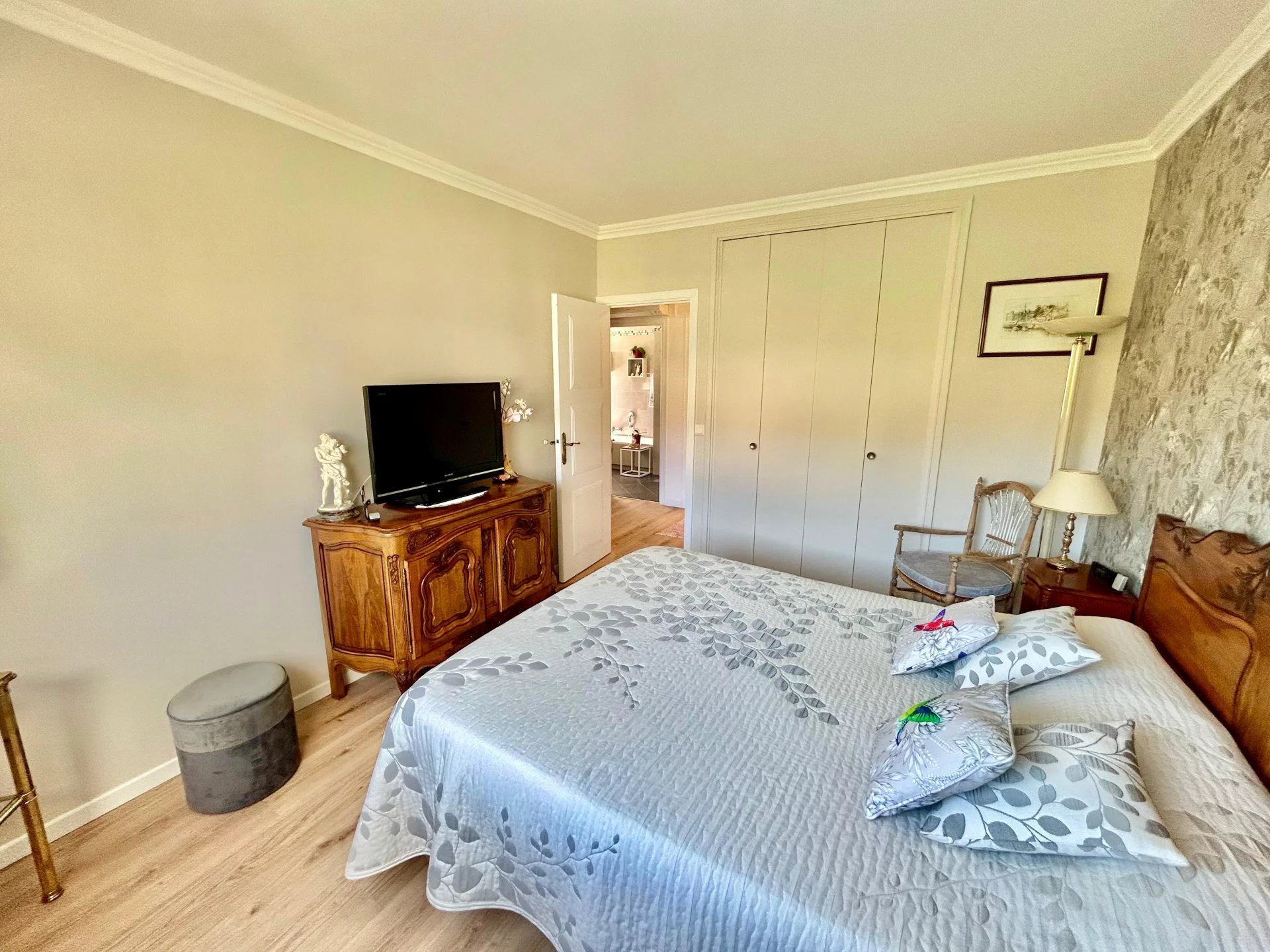 Montrose – Top floor with terrace, bright 4-room apartment with double garage