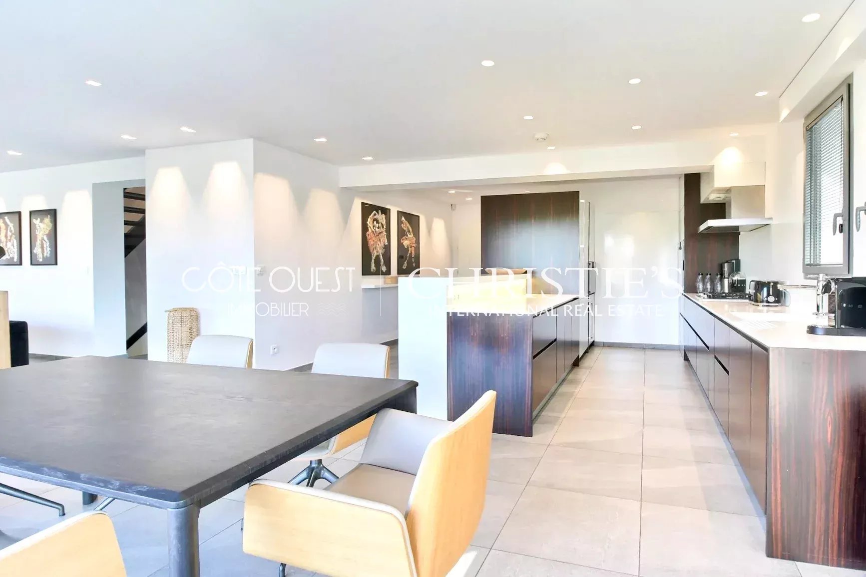 4 Bedroom Villa/Townhouse's Image 5