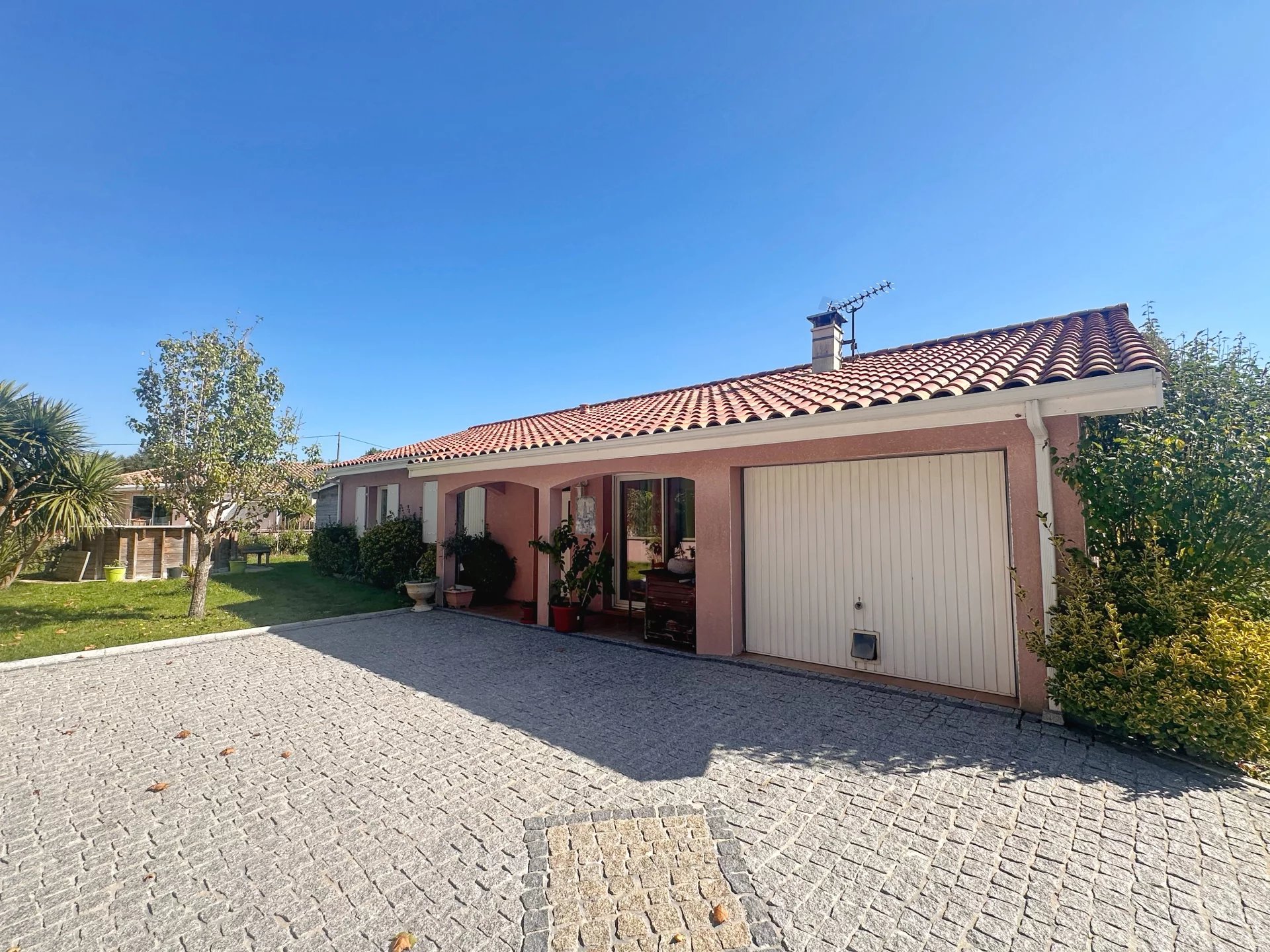 JOSSE PLAIN-PIED 4 CHAMBRES PISCINE