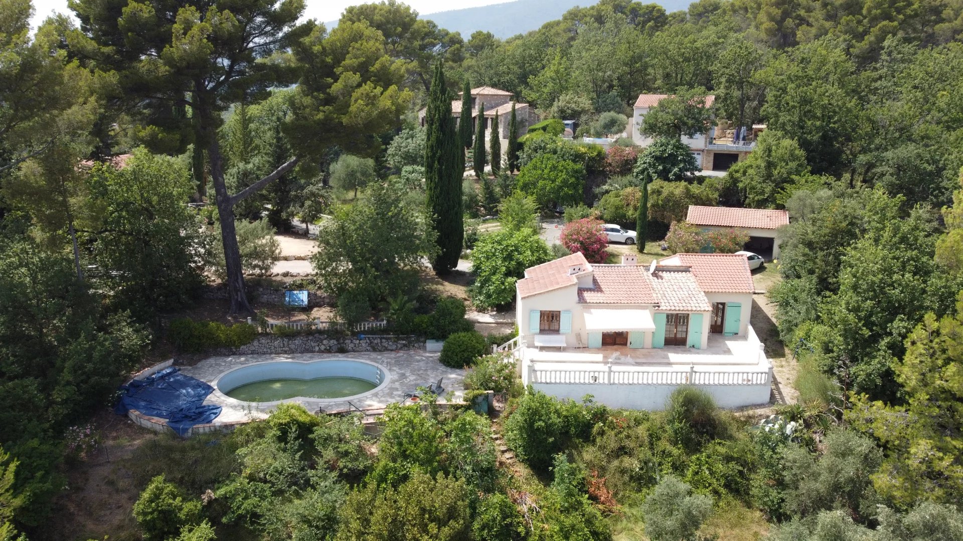 Jolie villa , avec vue panoramique sur le village