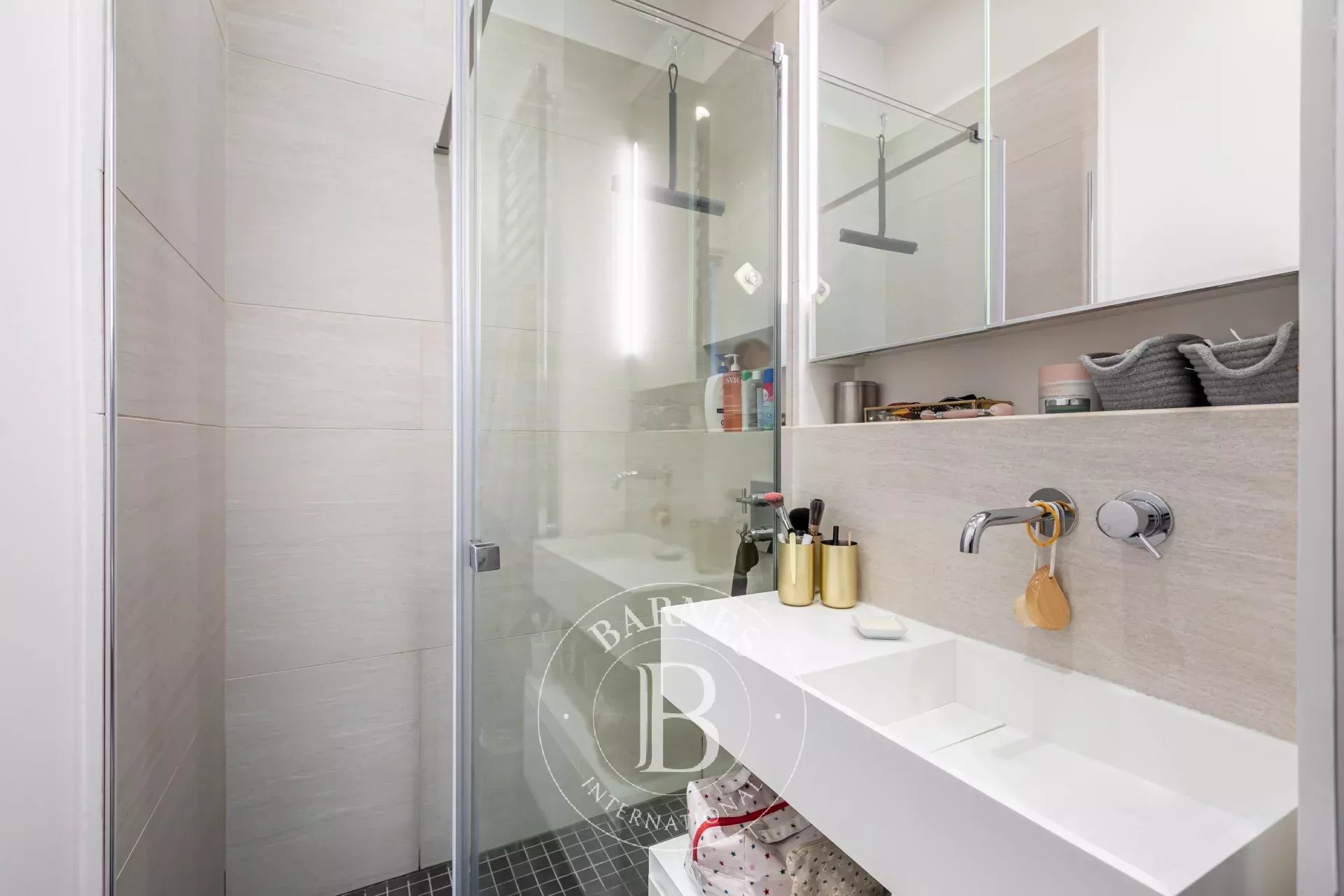 Sole agent: Paris 17 - Ternes Marché Lebon - 4-bedroom apartment - picture 14