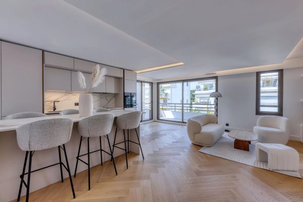 CANNES Palm Beach – 3-bedroom apartment with lateral sea view, terrace, garage, and cellar — photo 3