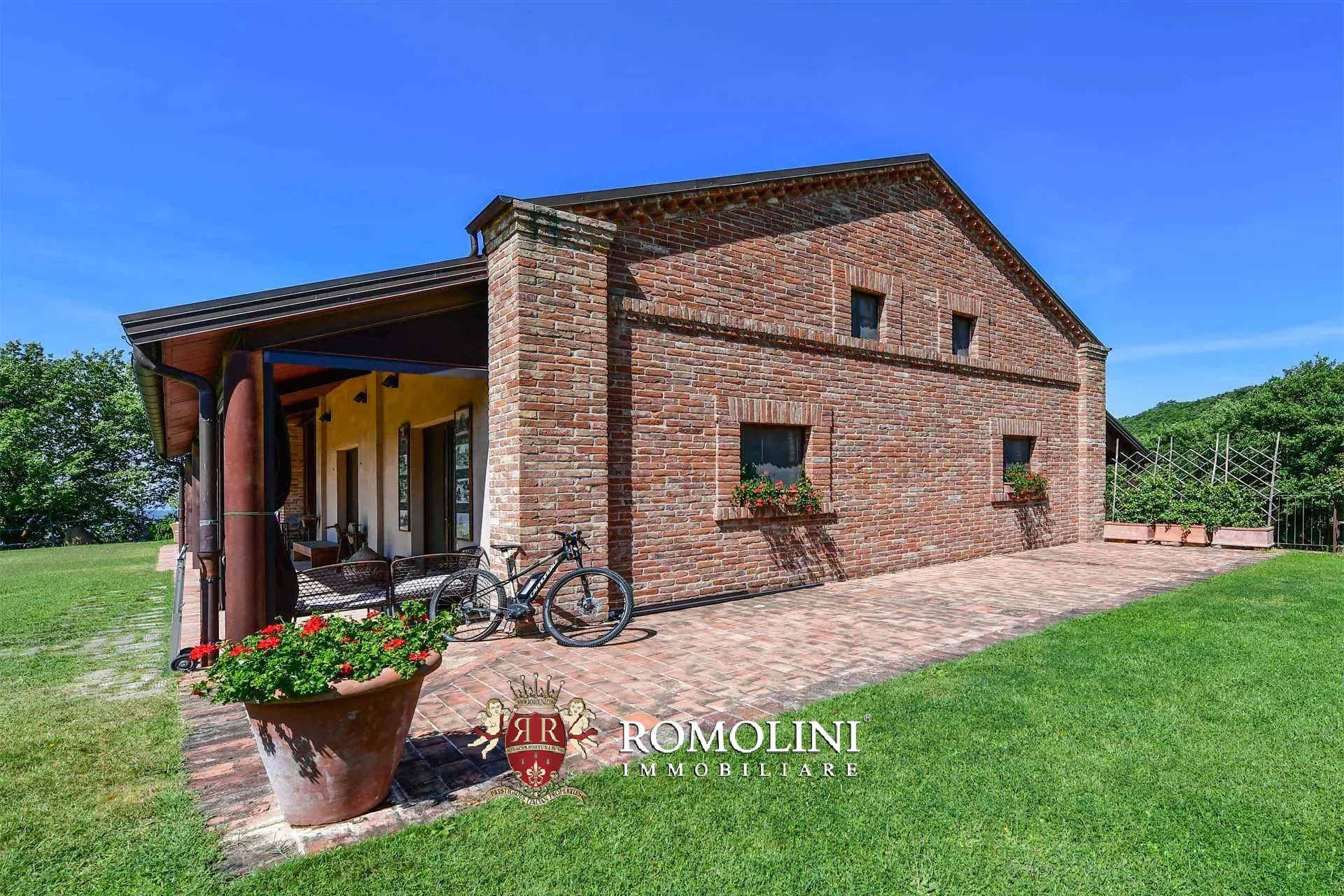 16 Bedroom Vineyard's Image 9
