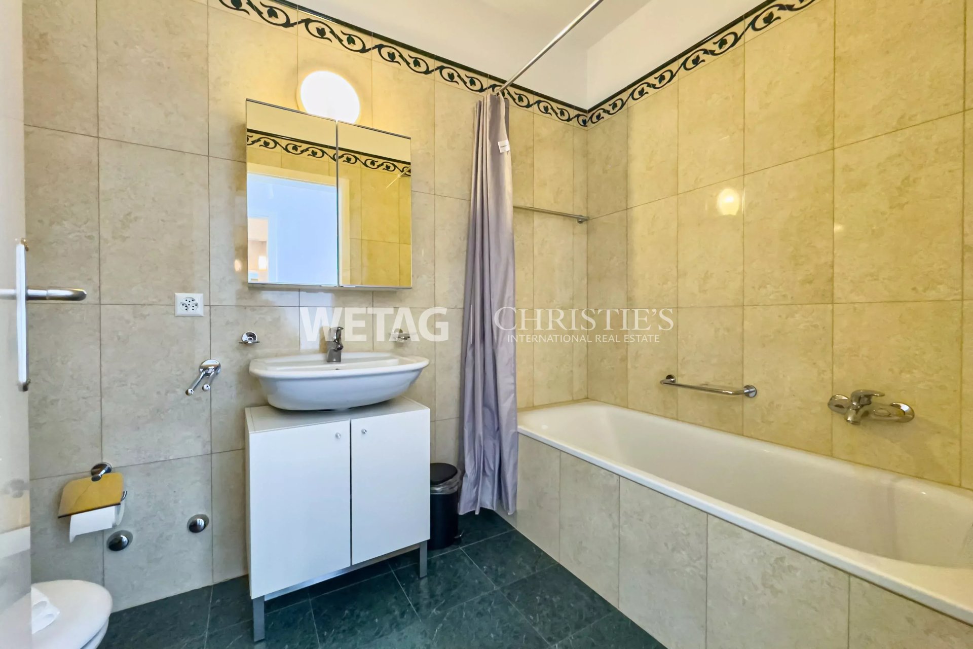 3 Bedroom Apartment/Flat's Image 6