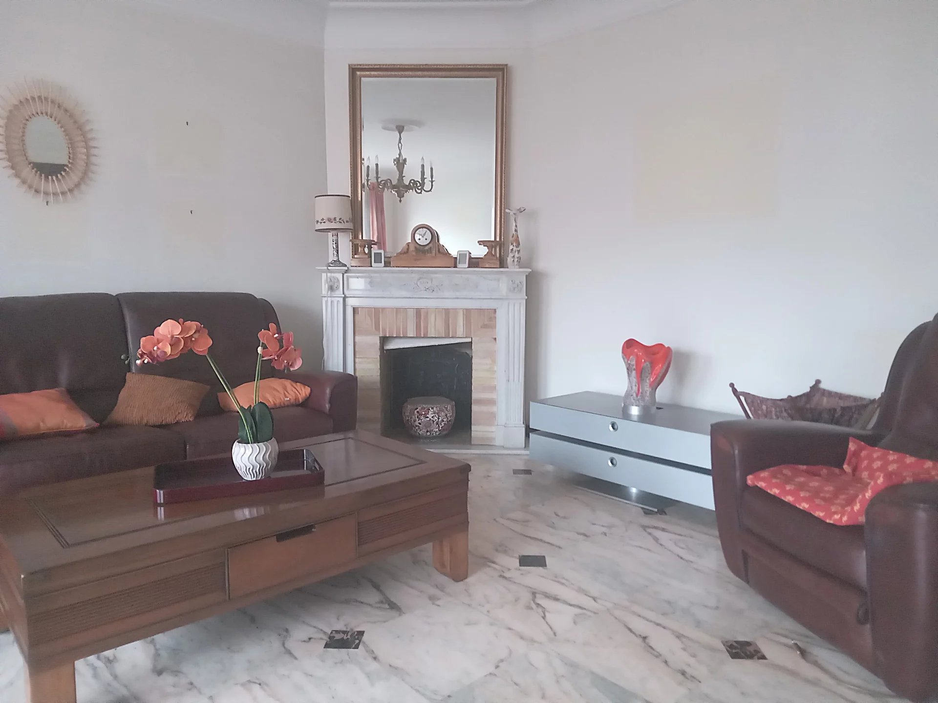 GRANDE MAISON FAMILIALE DE CARACTERE DANS SECTEUR PAVILLONNAIRE RECHERCHE !