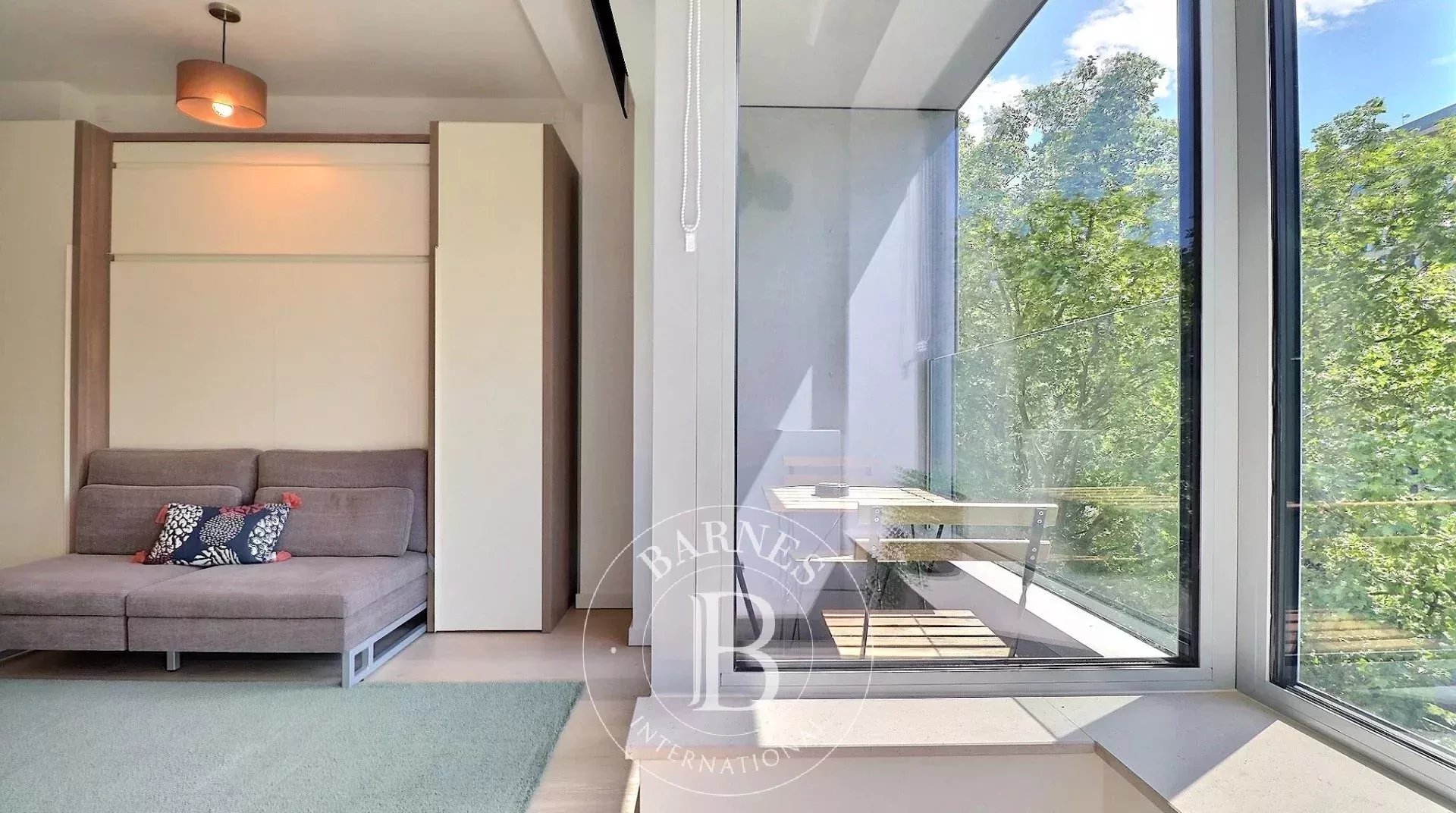 Louizalaan - Gemeubileerde studio + terras