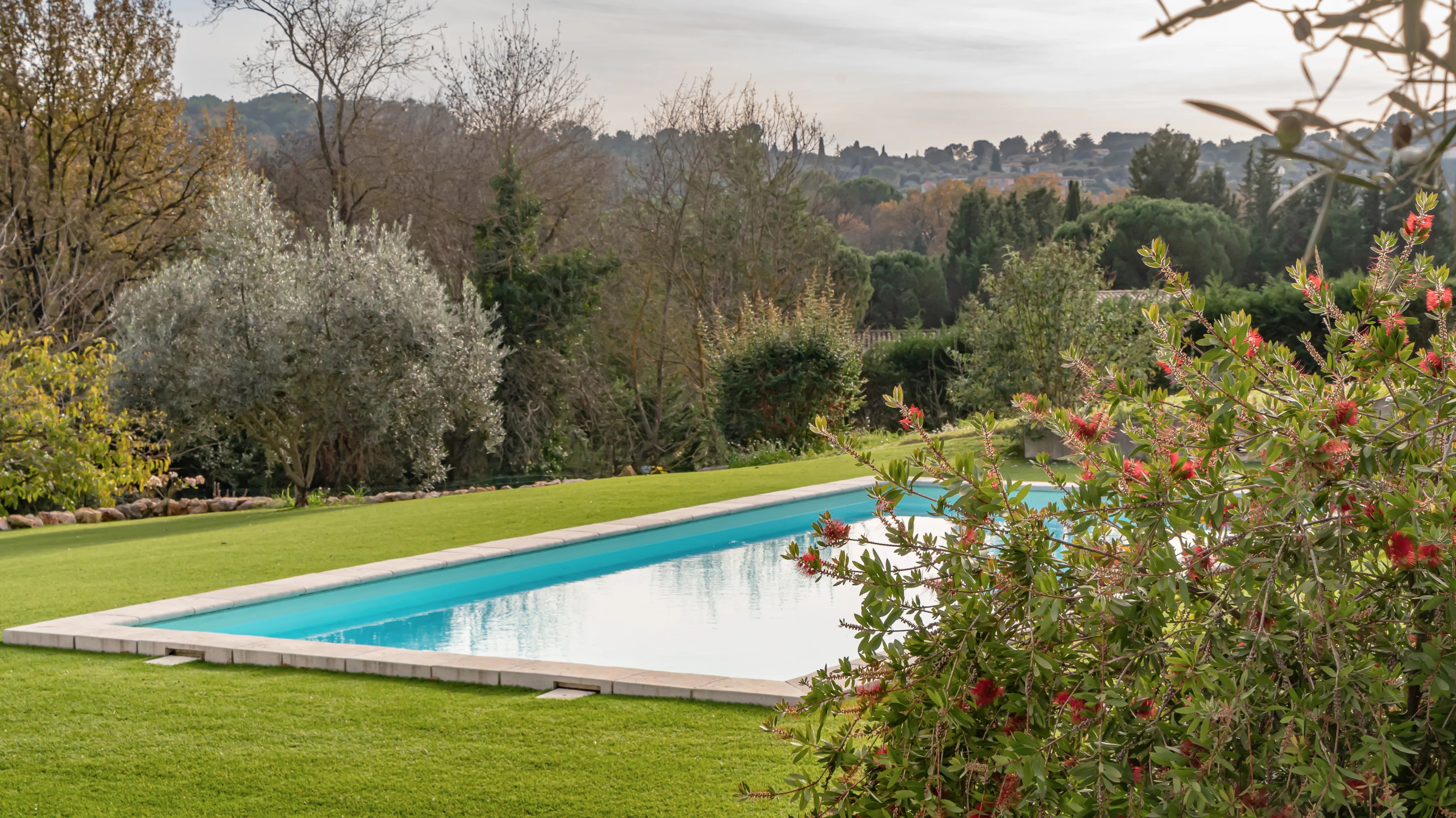 Villa moderne avec piscine à Châteauneuf-Grasse