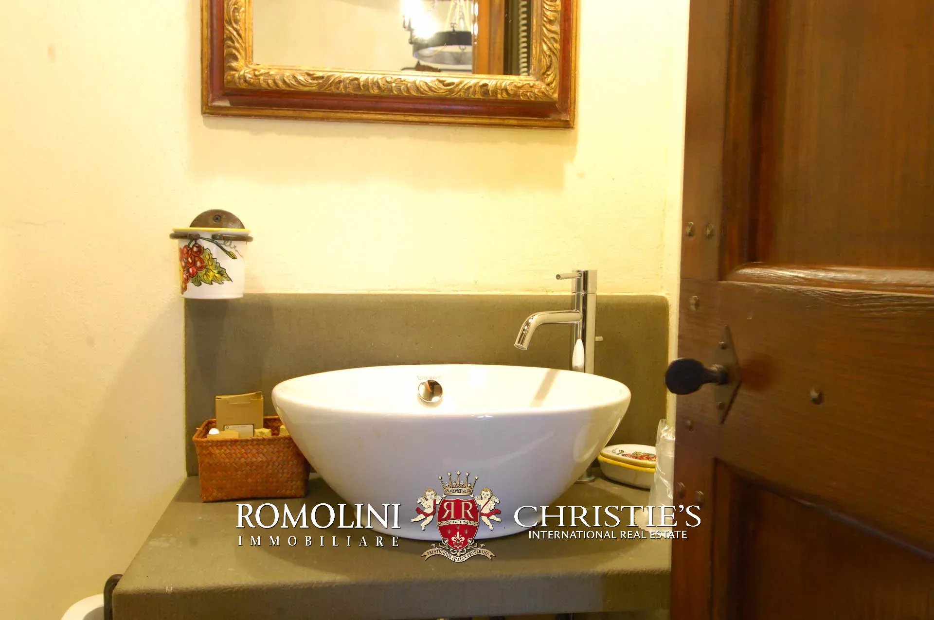 18 Bedroom Villa/Townhouse's Image 34
