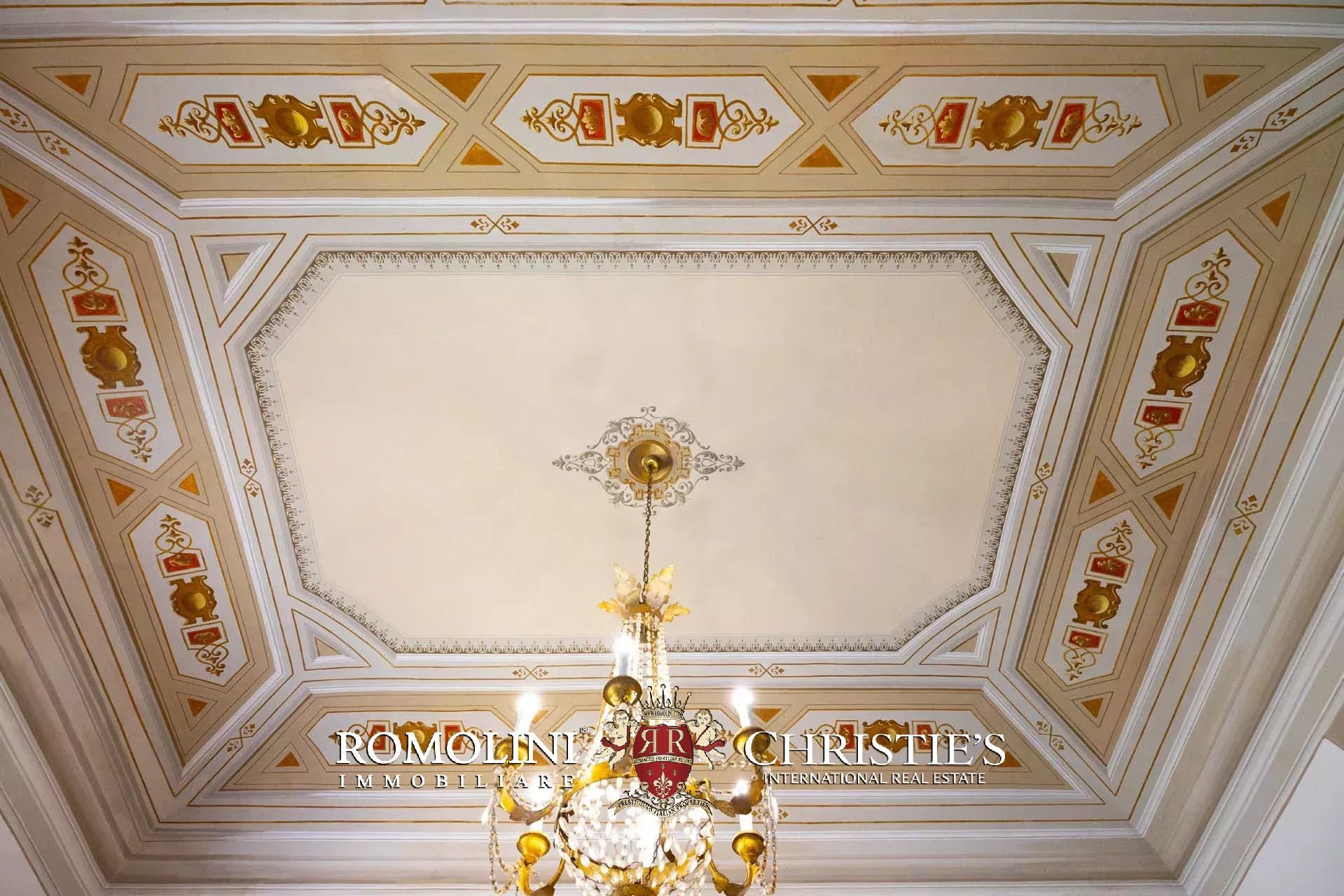 6 Bedroom Villa/Townhouse's Image 35
