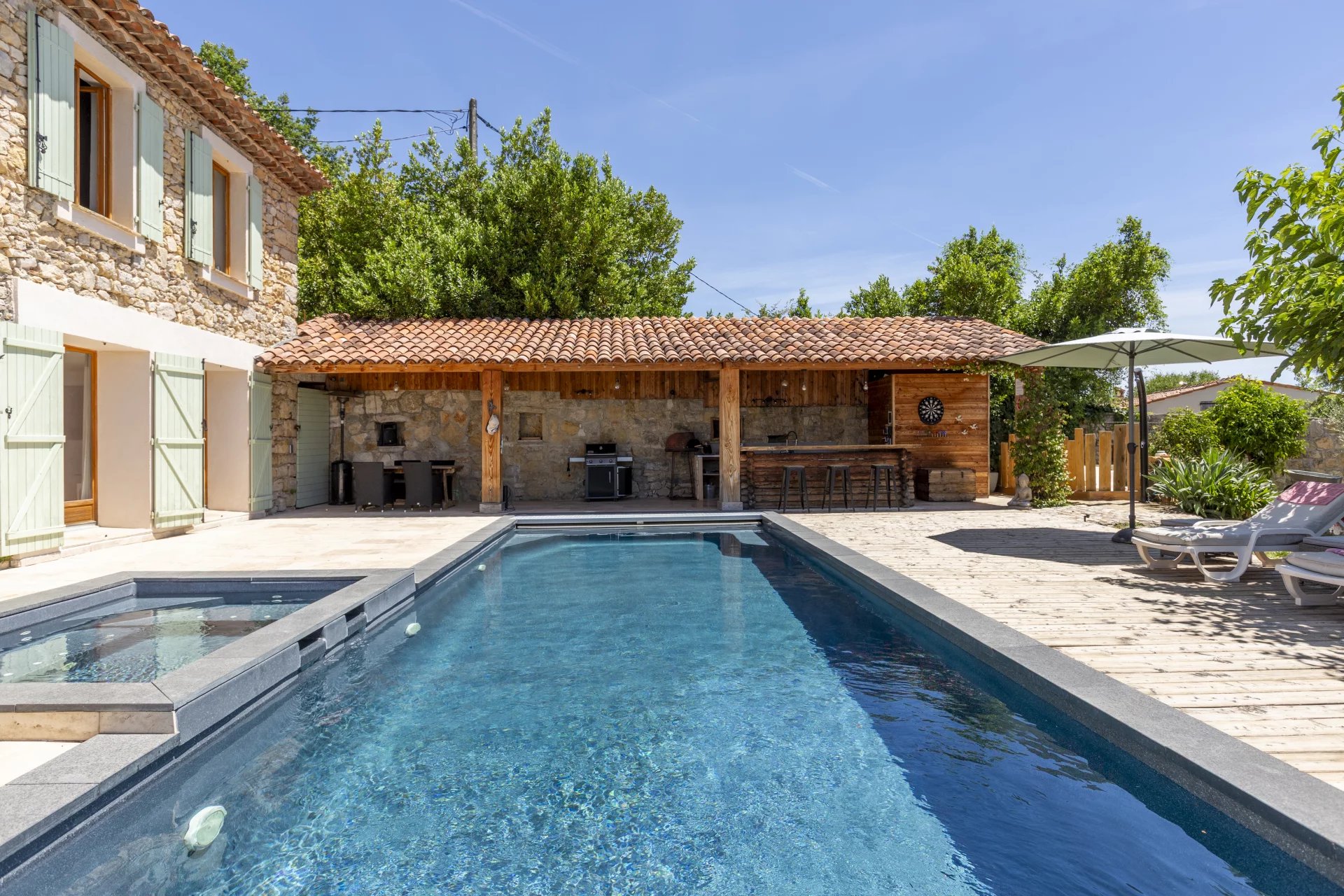 Renovated stone house with independent apartment walking distance to the village – Montauroux