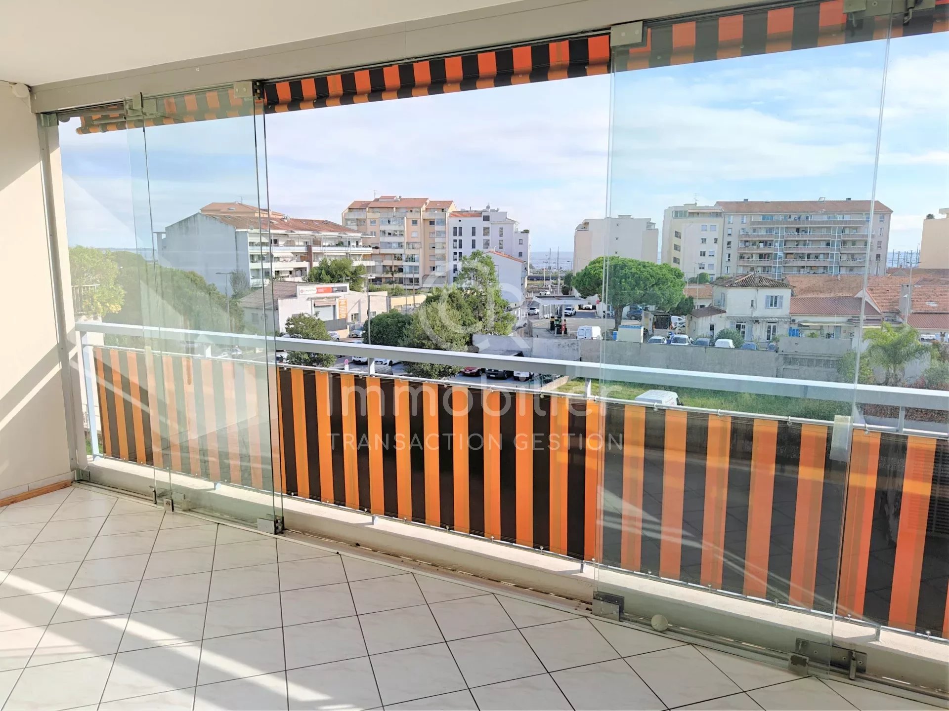 T2 54 m² CENTRE-VILLE GARAGE ET 2 CAVES