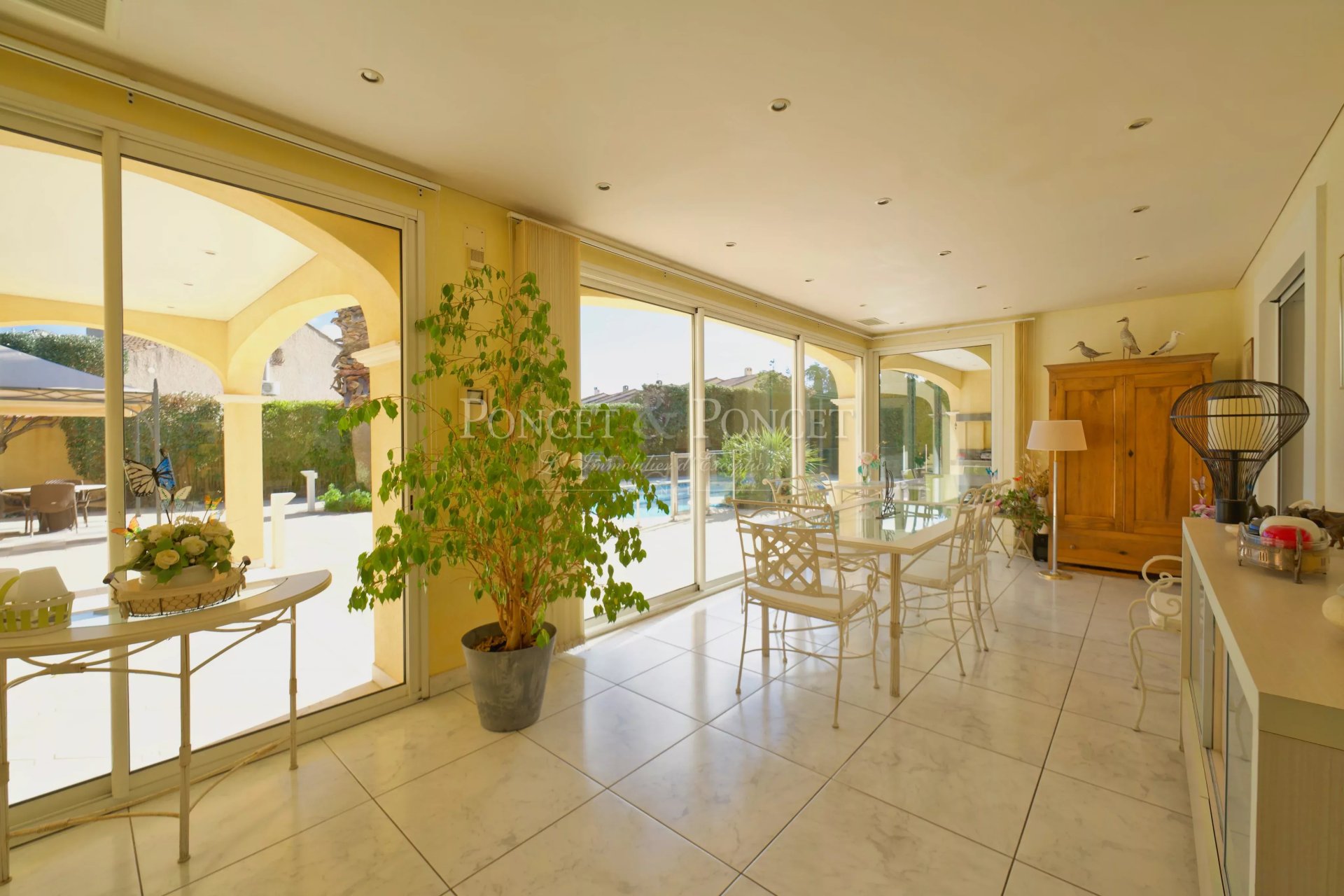 4 Bedroom Villa/Townhouse's Image 4