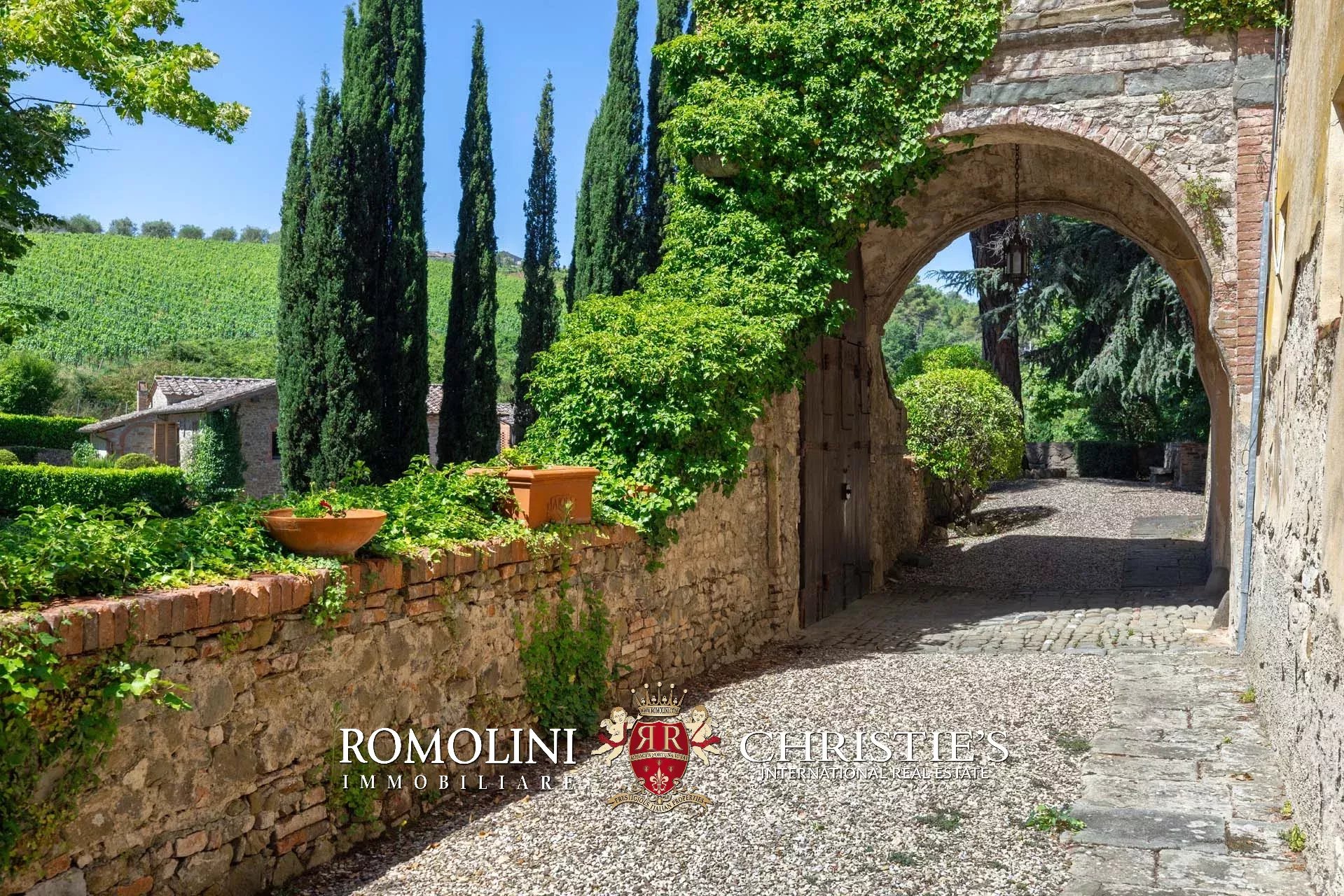 33 Bedroom Vineyard's Image 17