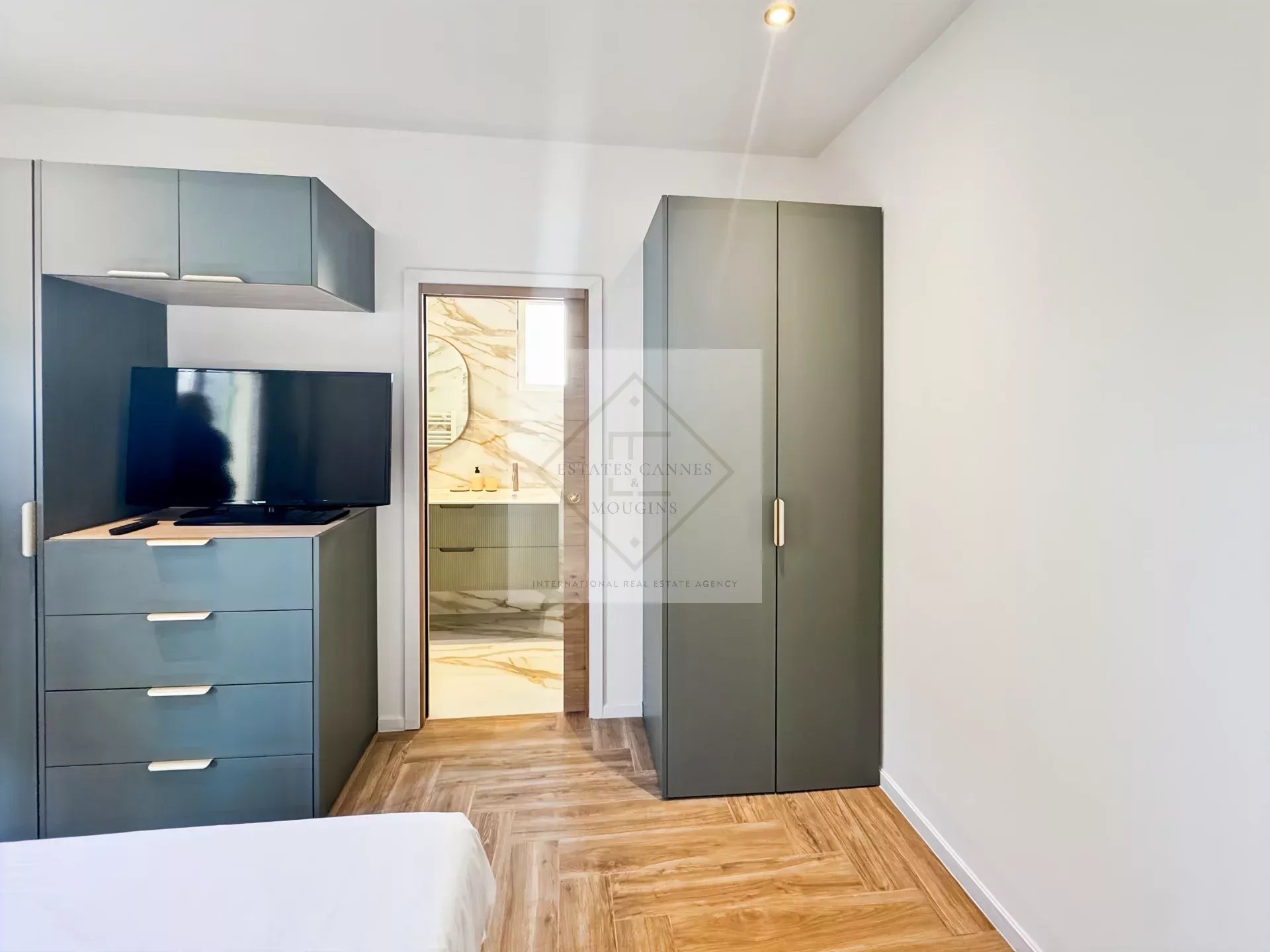 For  RENT : Charming Townhouse in the Heart of Cannes! — фото 20