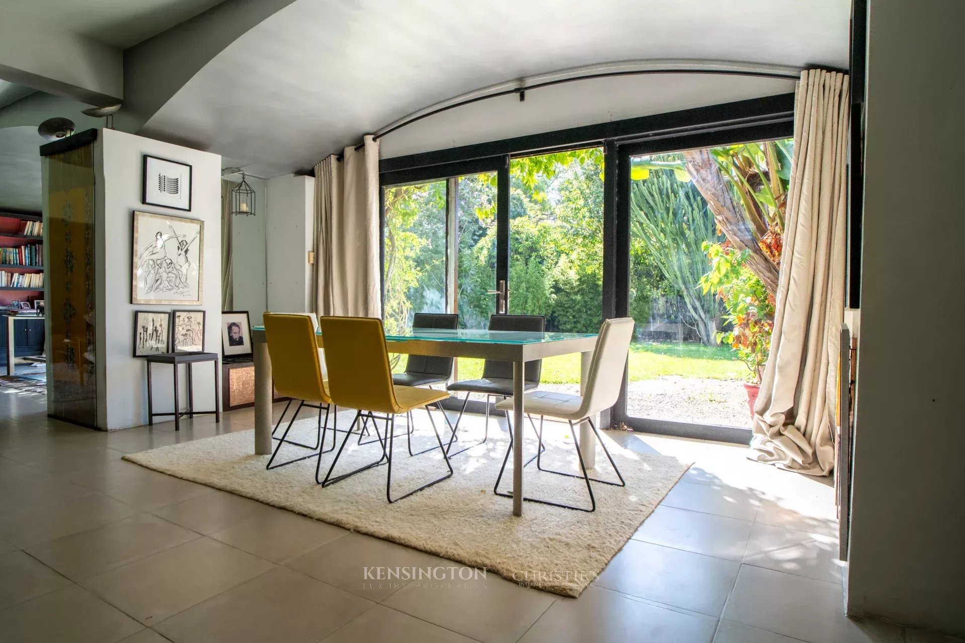 6 Bedroom Villa/Townhouse's Image 35