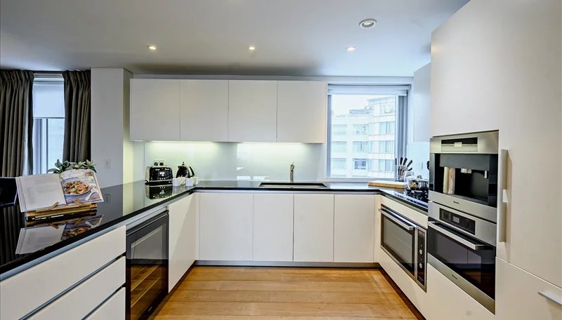 To Let | London | 4 Bedroom | 3 Bathroom | 1,496 sq ft | 3 Bedrooms | 2 Bathrooms | Ref: 85735021