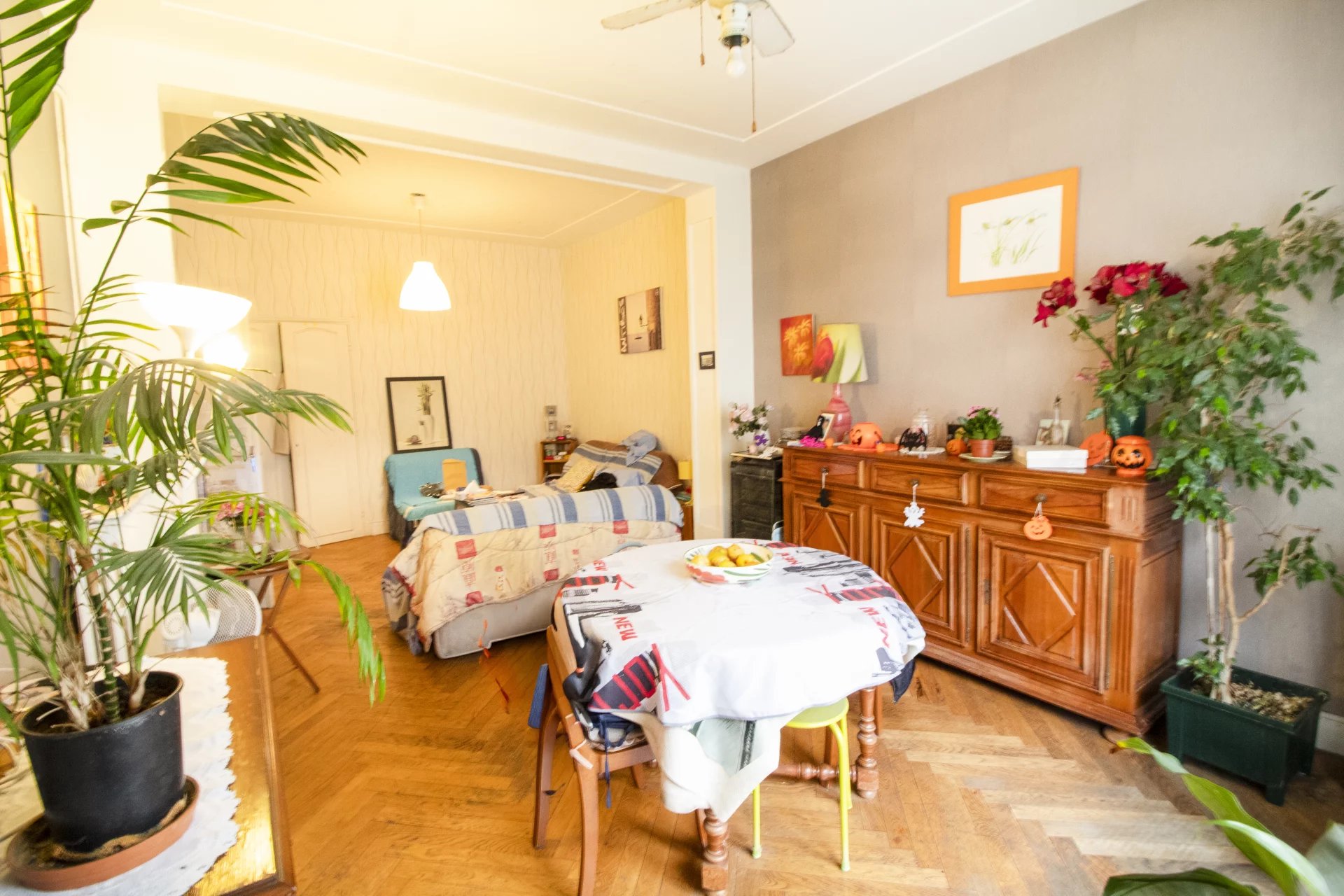 HAUT GAMBETTA - Grand 2P 65m² - VENDU LOUÉ - A rénover - Gros potentiel - 150.000 €