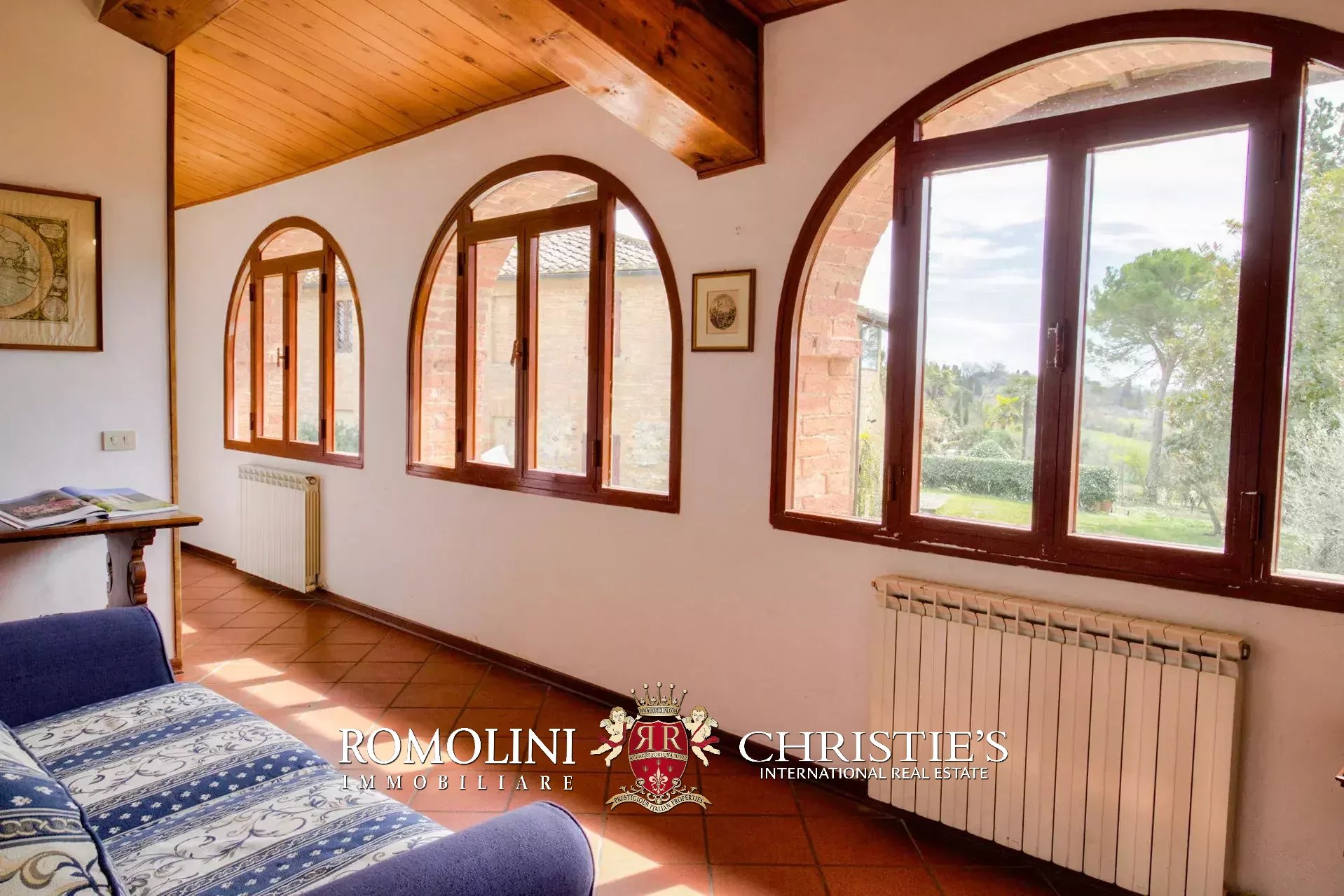 18 Bedroom Vineyard's Image 77