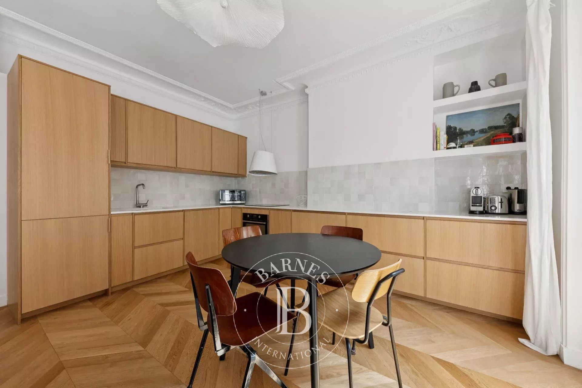 Paris 6 - Marché Saint-Germain - Fully renovated three-room apartment - Parquet, moldings, fireplace - View Saint-Sulpice - Haussmann building - picture 8