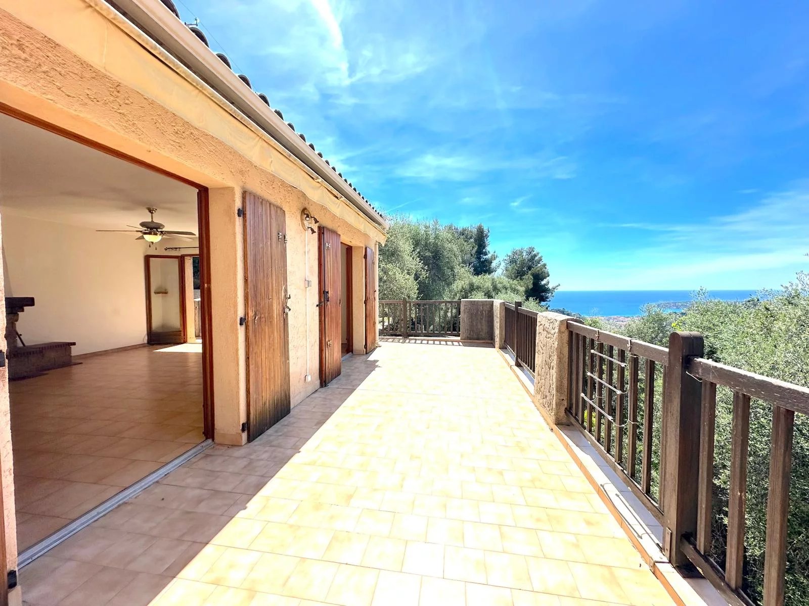 VILLA MENTON CASTELLAR