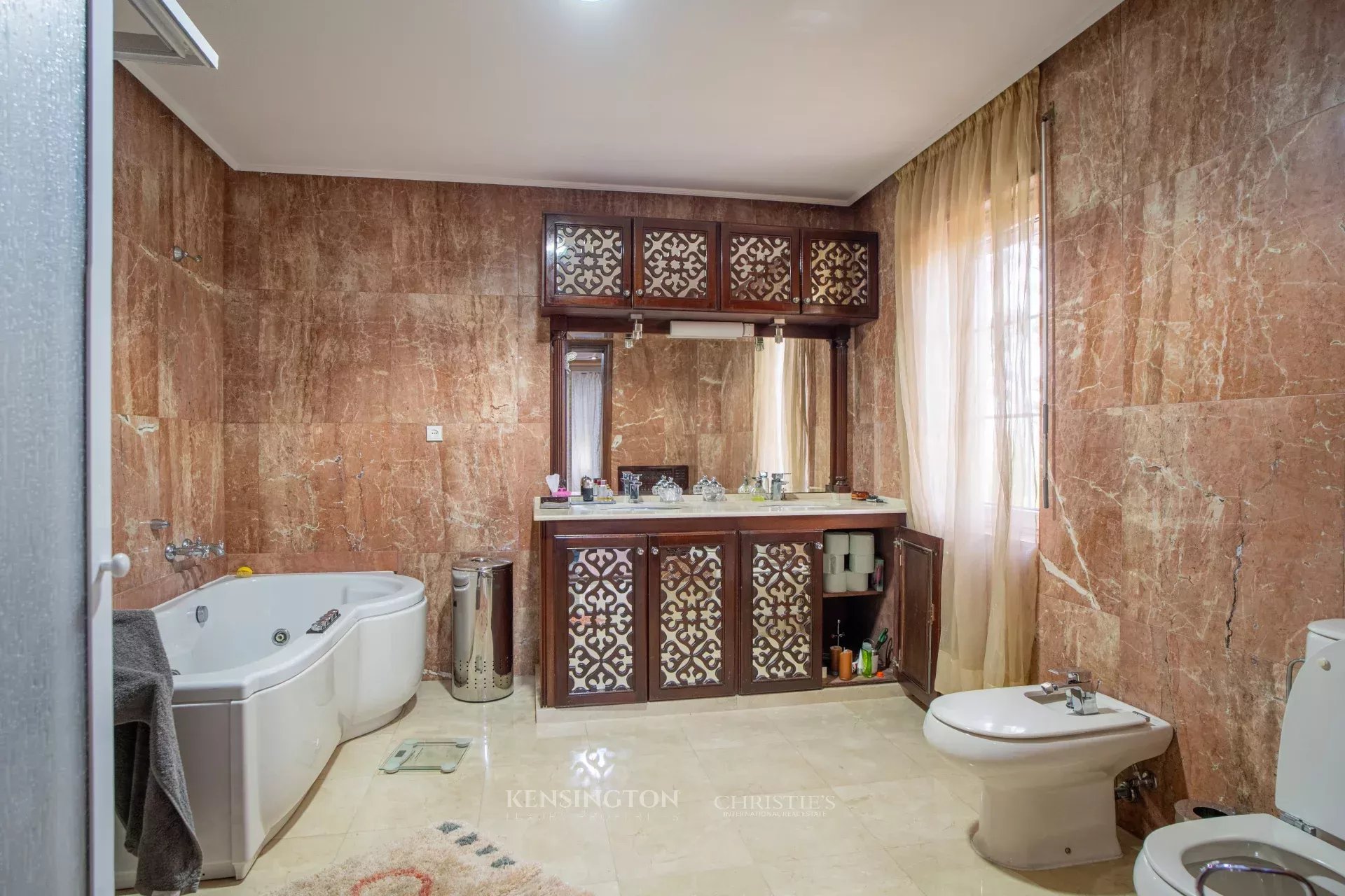 7 Bedroom Villa/Townhouse's Image 24