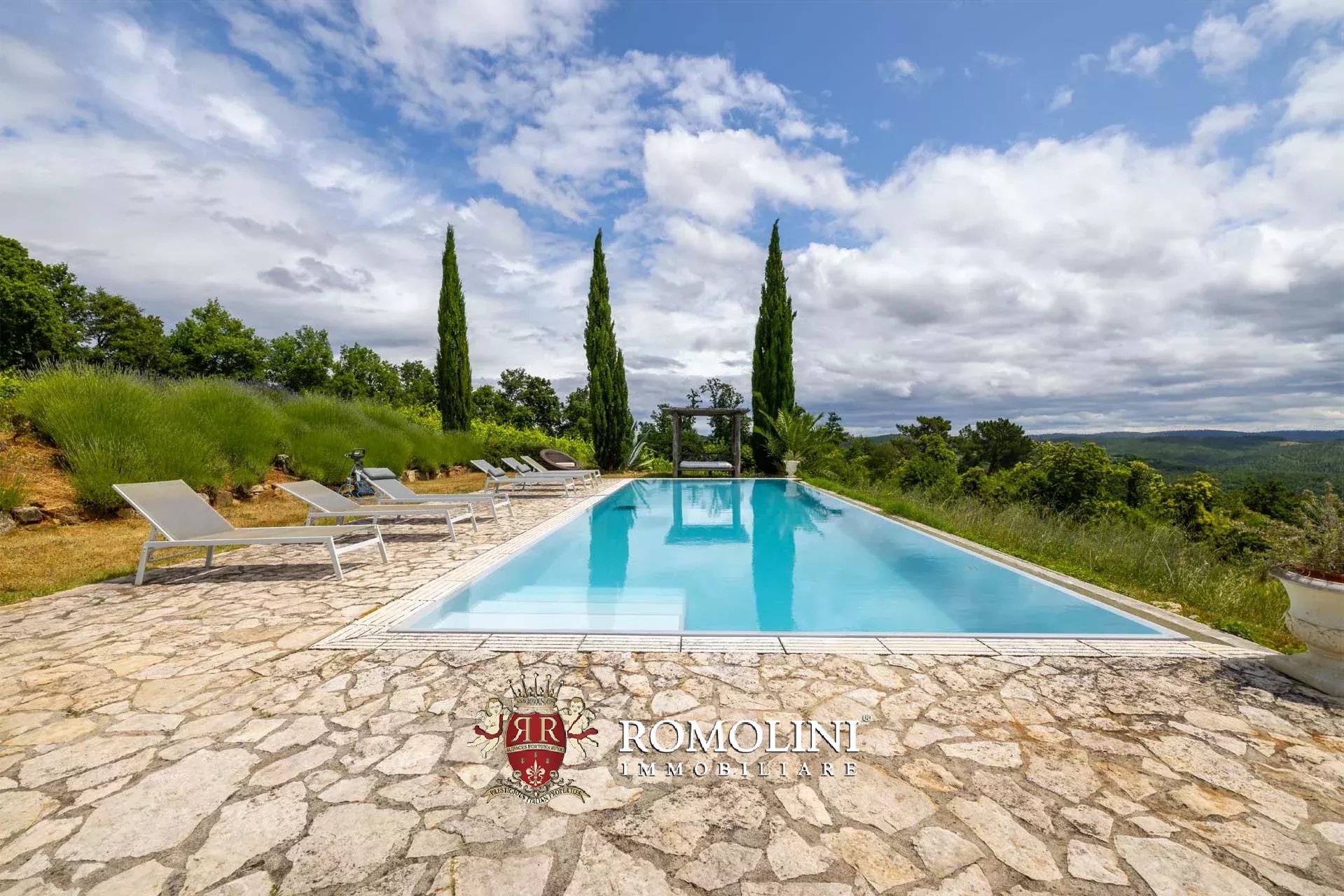6 Bedroom Villa/Townhouse's Image 15
