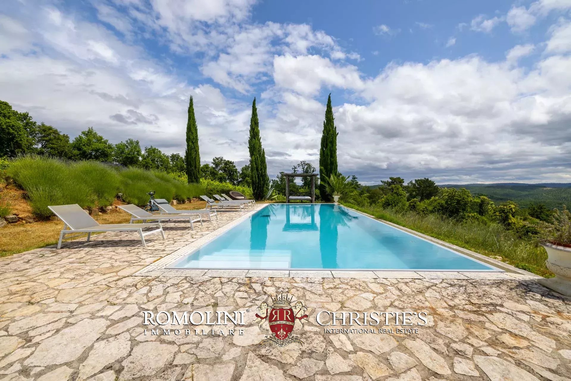 6 Bedroom Villa/Townhouse's Image 15