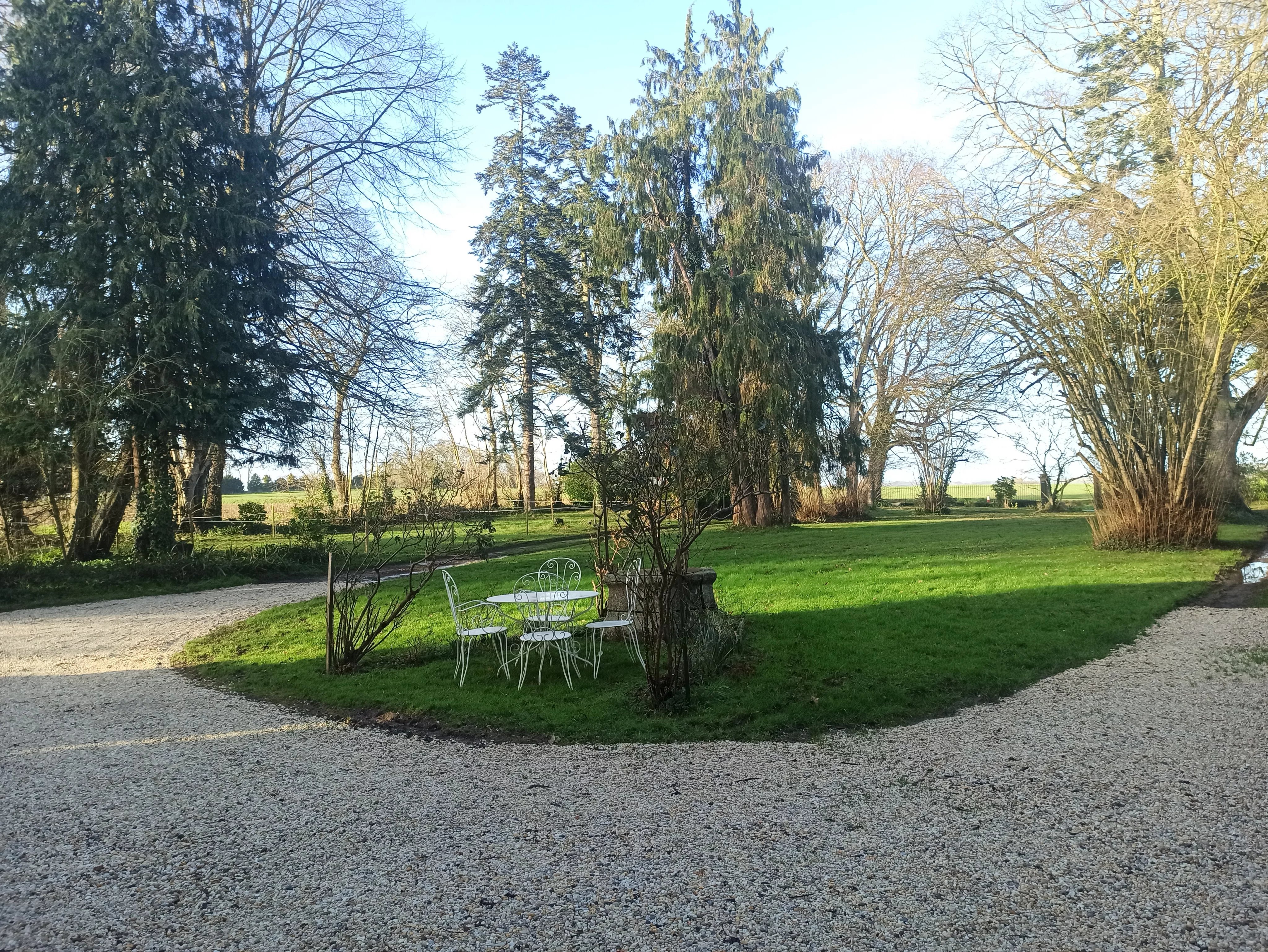 MANOIR FAMILIAL SUR LES BORDS DE RANCE.  7 min DINAN  –