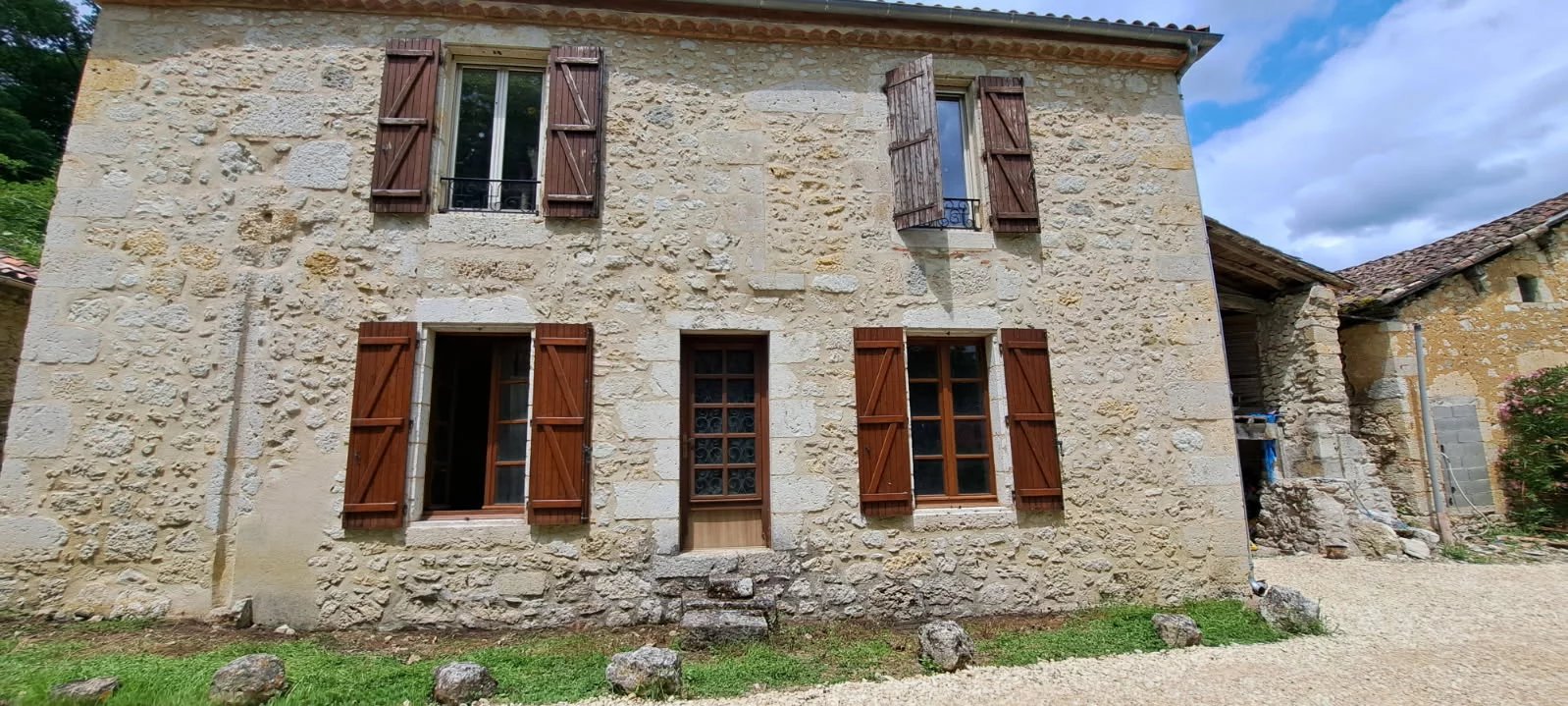Photo 1