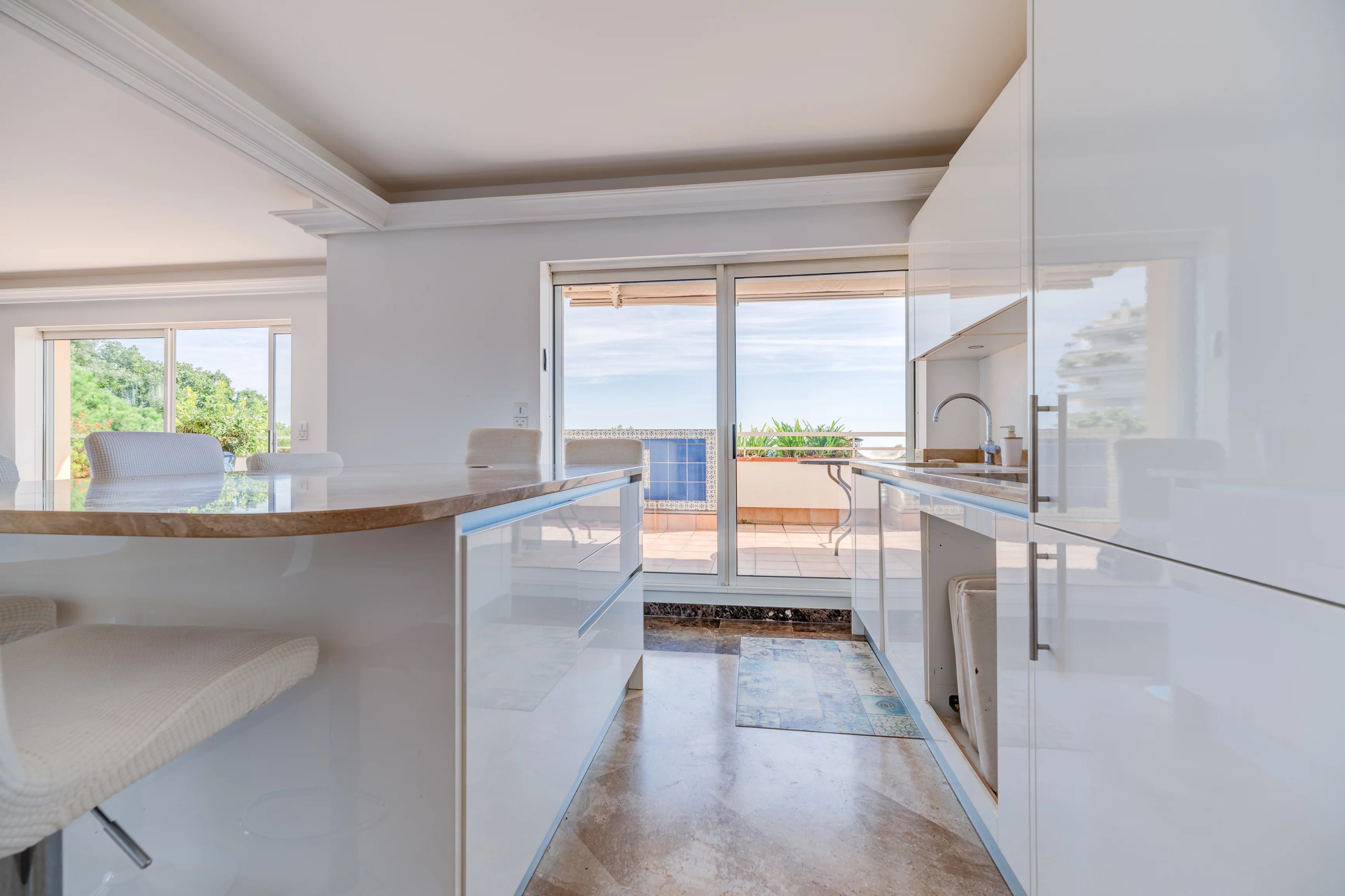  Image of Apartment - 2 Bedrooms - 1 Bathrooms for Sale in Alpes-Maritimes-Cannes-France, Image 6