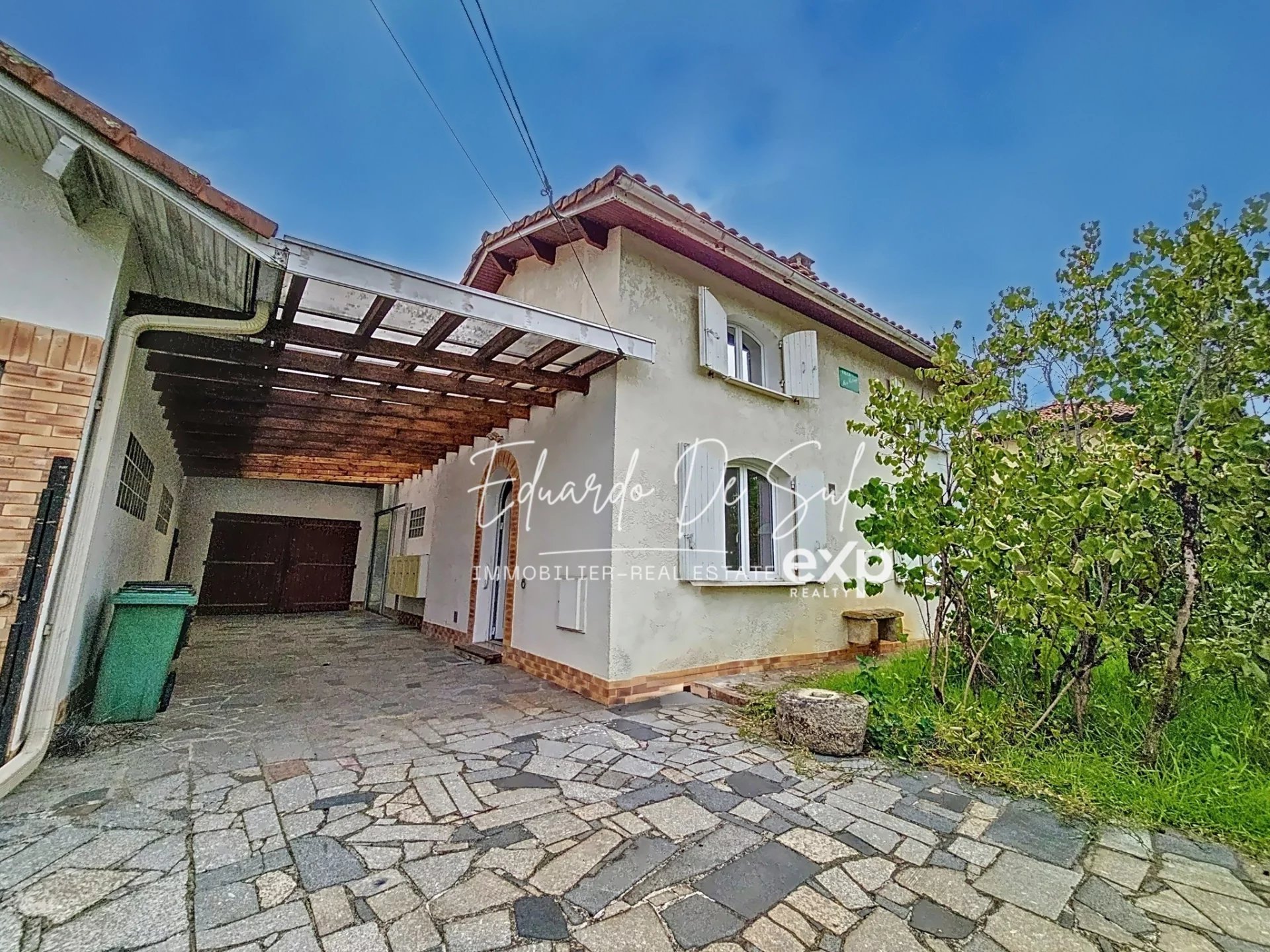 Maison R+1 à rafraîchir de 90m², 1 chambre (possibilité d'une 2ème chambre), classée C au DPE