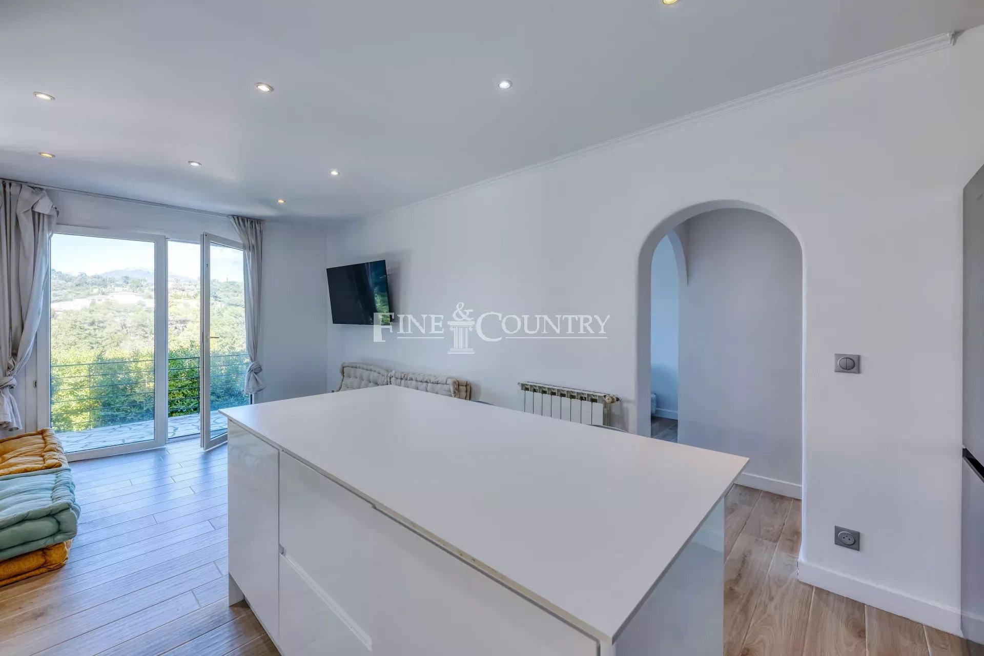 Photo of For sale  Villa in Valbonne - Panoramic view