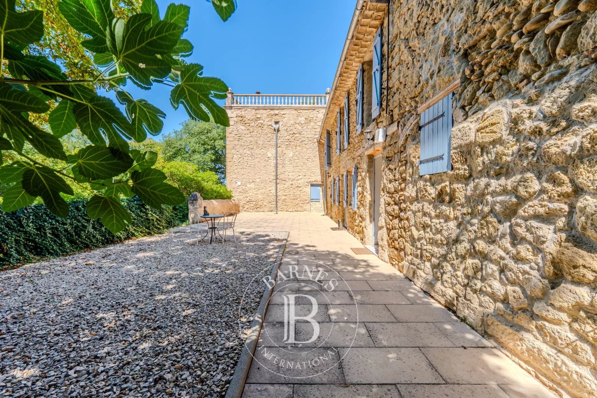 SOUTHERN LUBERON – CADENET – RENOVATED 18TH–19TH CENTURY ESTATE – MANOR HOUSE – FARMHOUSE WITH 6 COTTAGES – SWIMMING POOL - picture 18