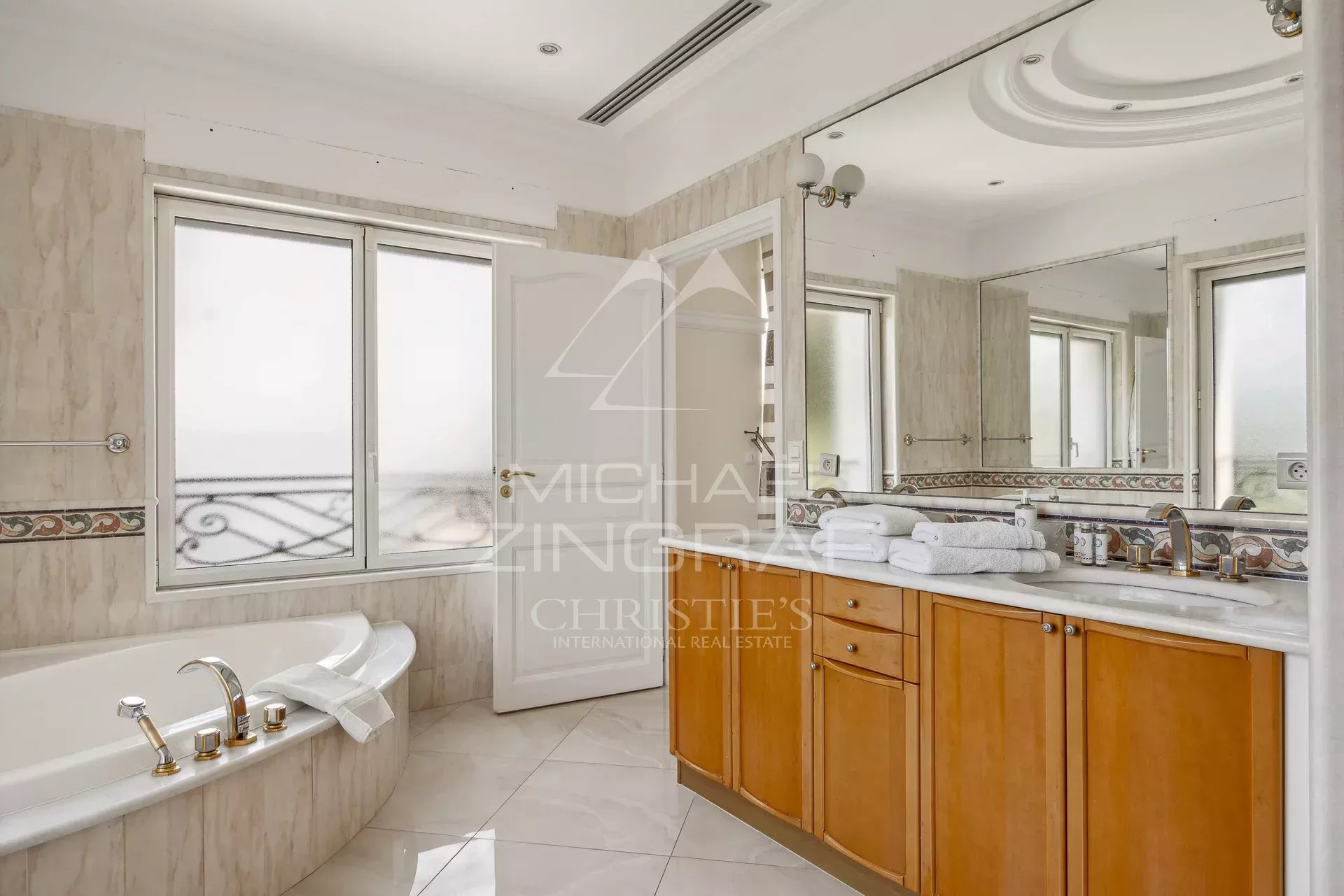 10 Bedroom Villa/Townhouse's Image 15