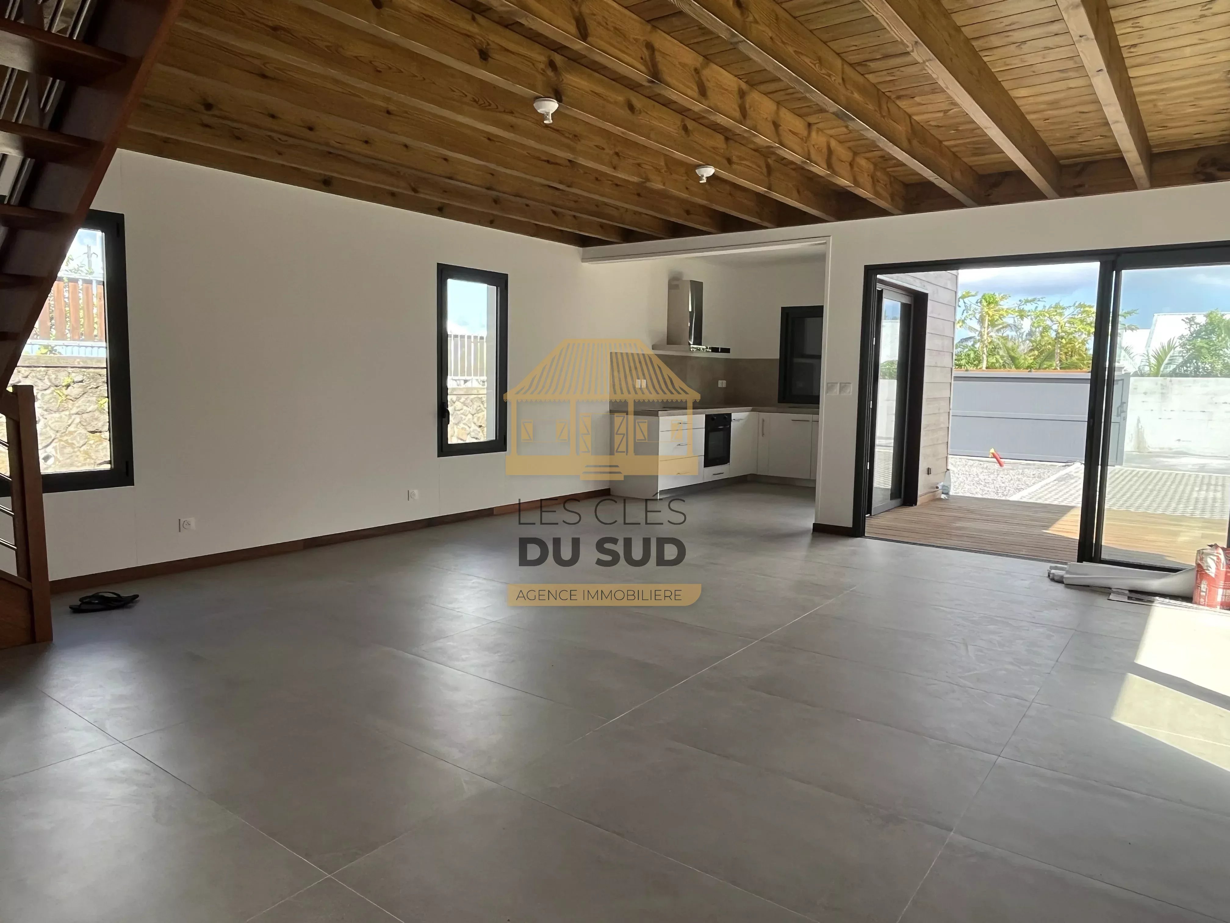 Location villa neuve F4 avec terrasse et jardin à Saint-Philippe