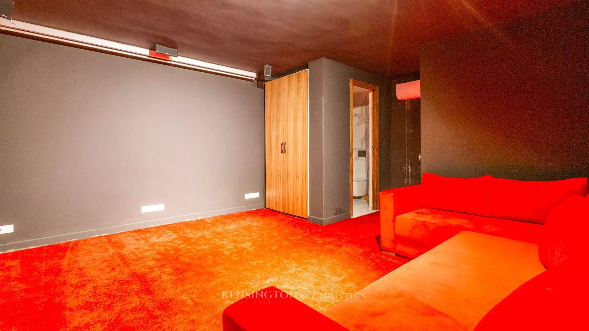 5 Bedroom Villa/Townhouse's Image 43
